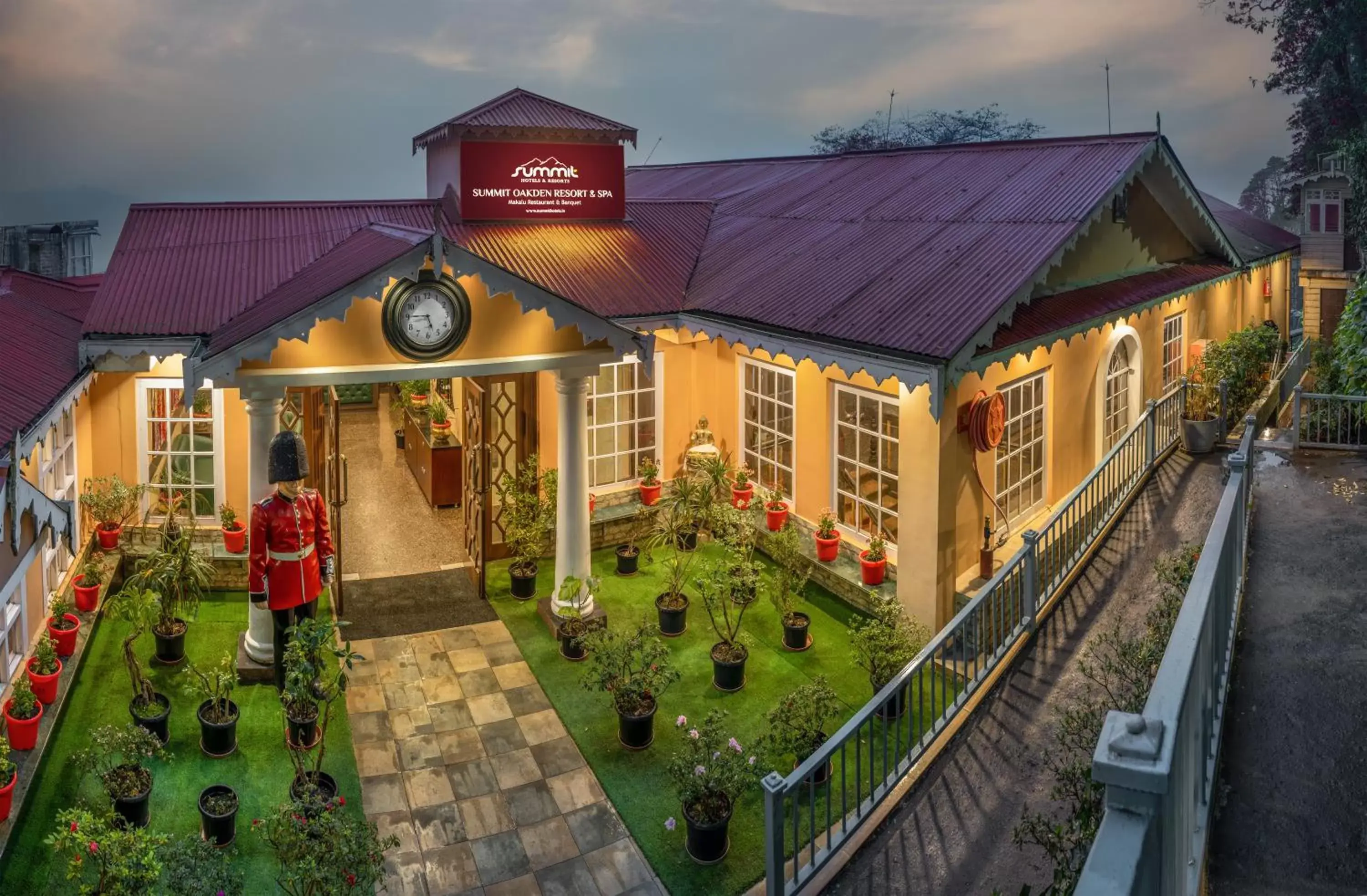 Summit Oakden Resort & Spa Mall Road Summit Oakden Resort & Spa Mall Road