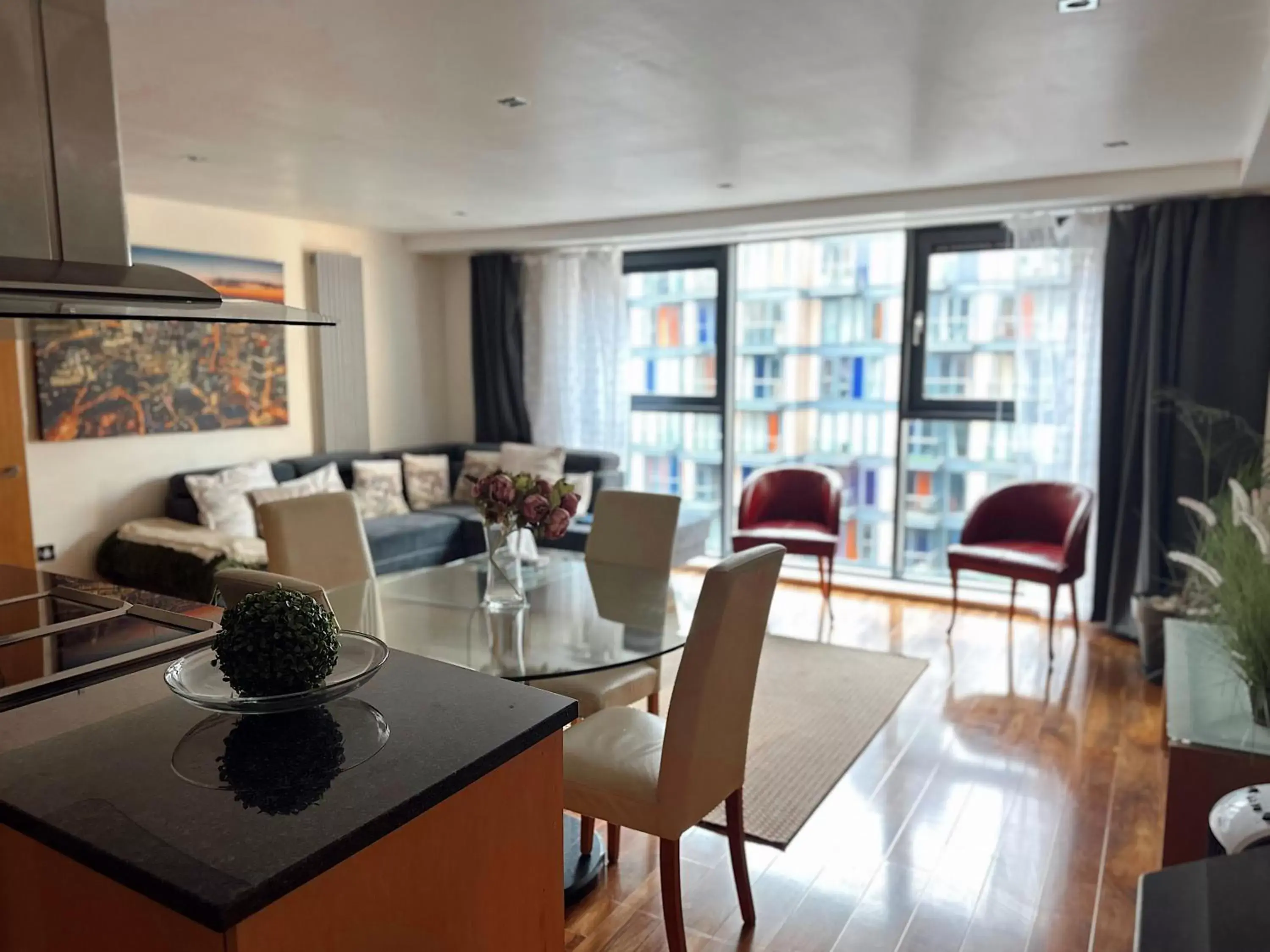 Living room, Dining Area in Canary Wharf - Luxury Apartments