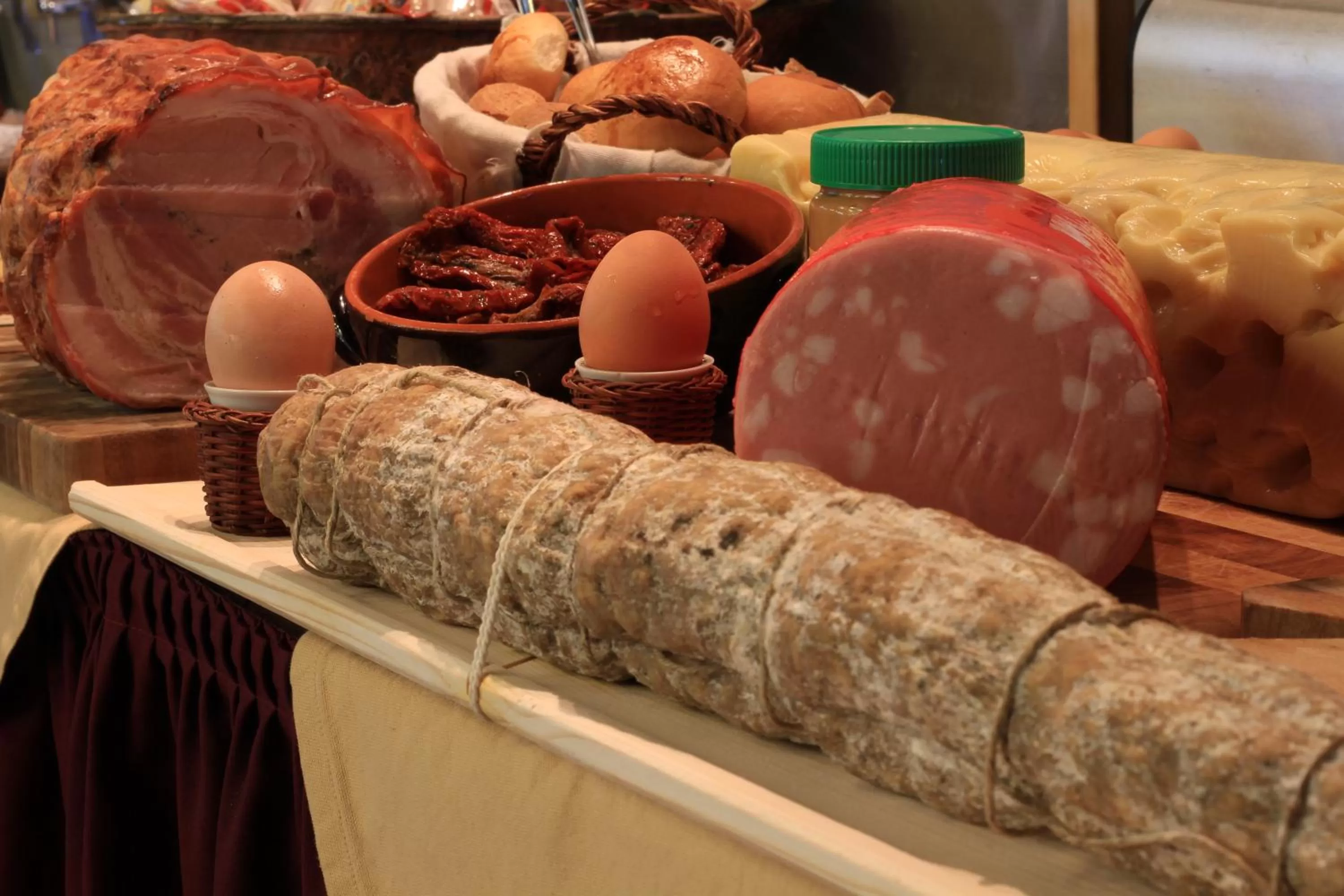 Food in Grand Hotel Colony