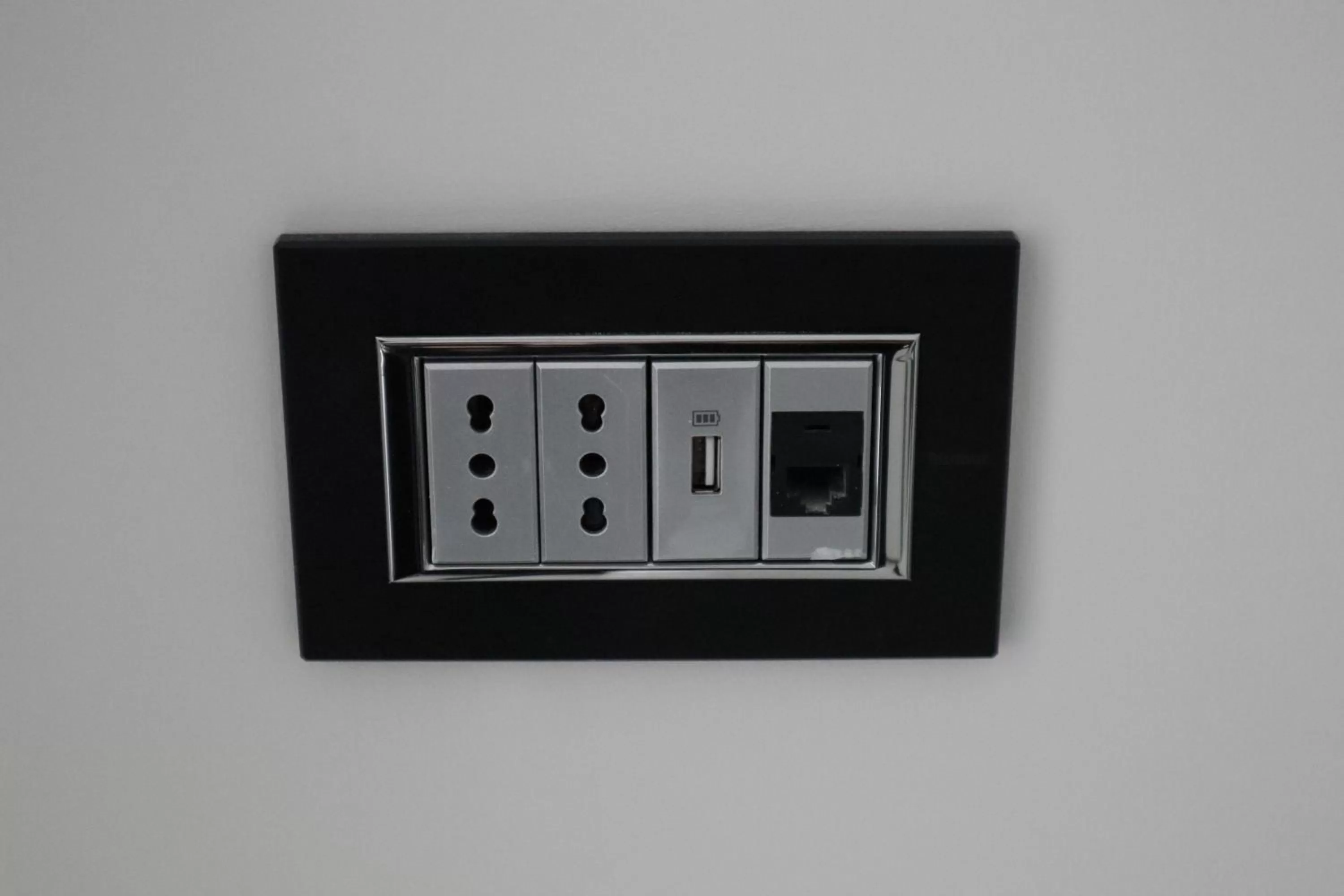 Decorative detail in Rettifilo 201 Exclusive Rooms