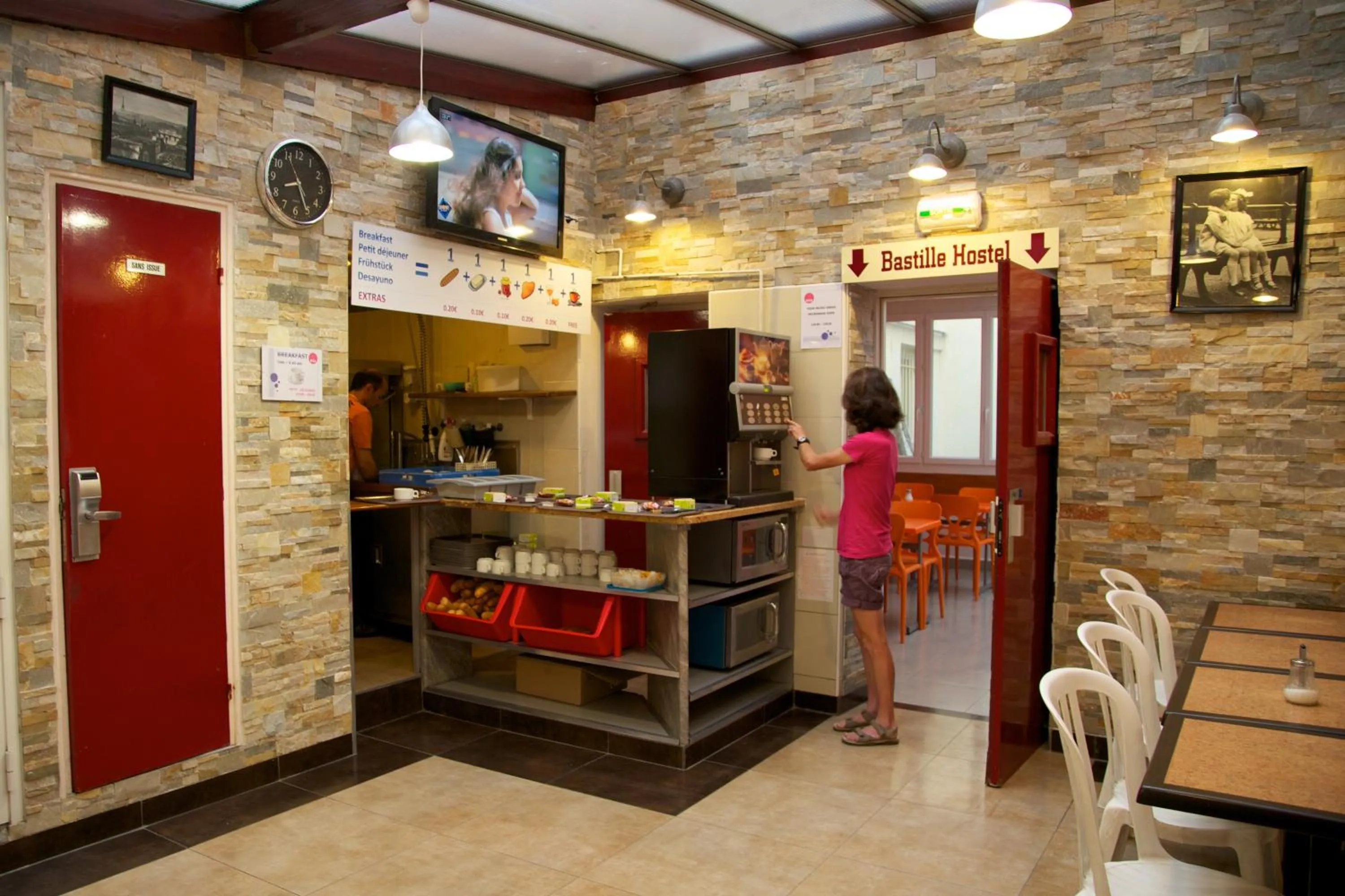 Food in Bastille Hostel