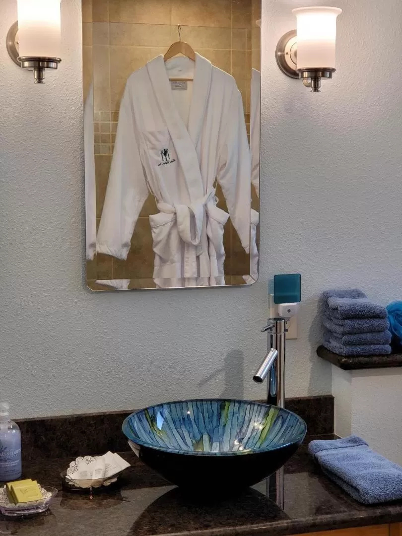 Bathroom in Misty Valley Inn