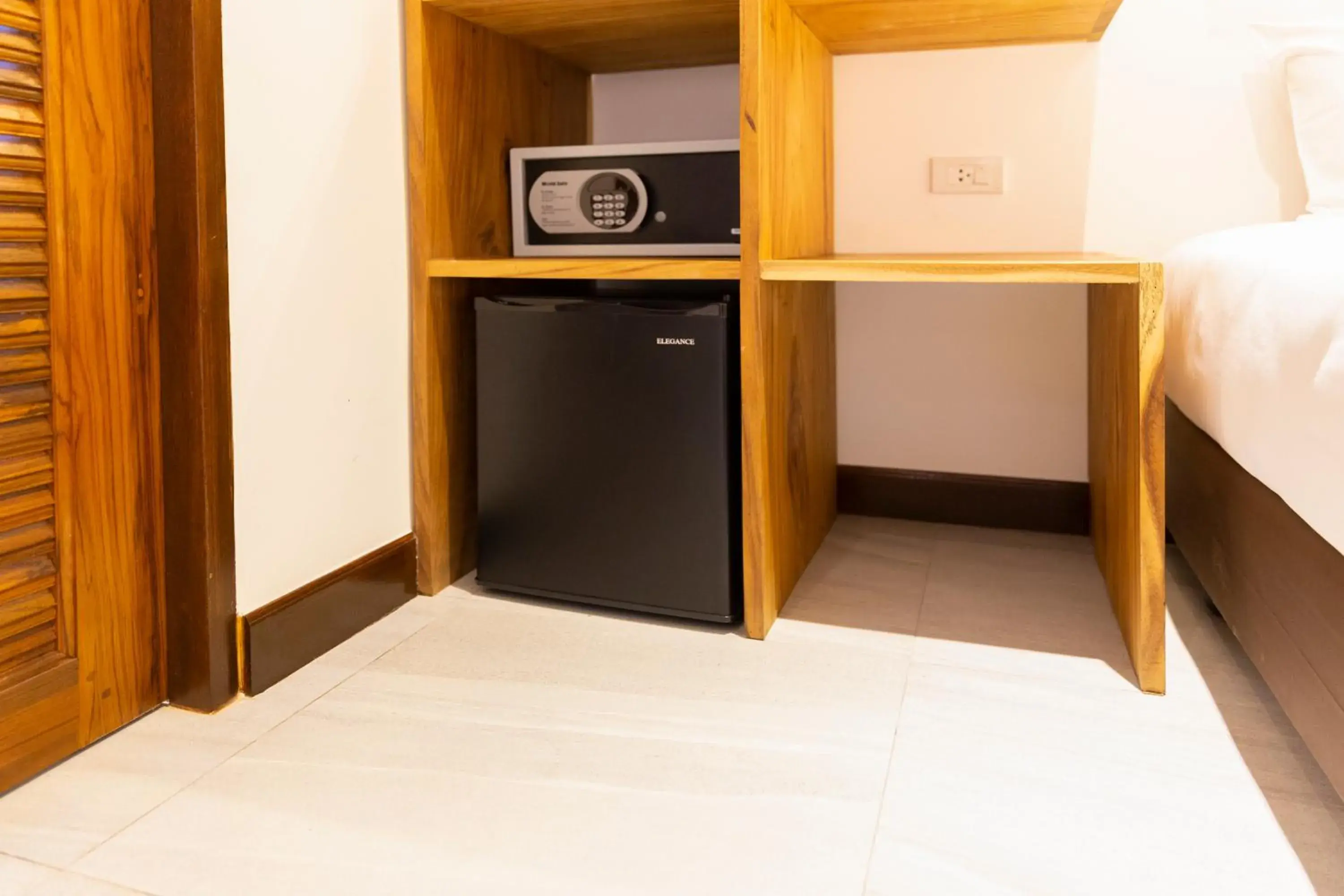 Drinks, Bed in Phuket Airport Hotel - SHA Extra Plus Drinks, Bed in Phuket Airport Hotel - SHA Extra Plus