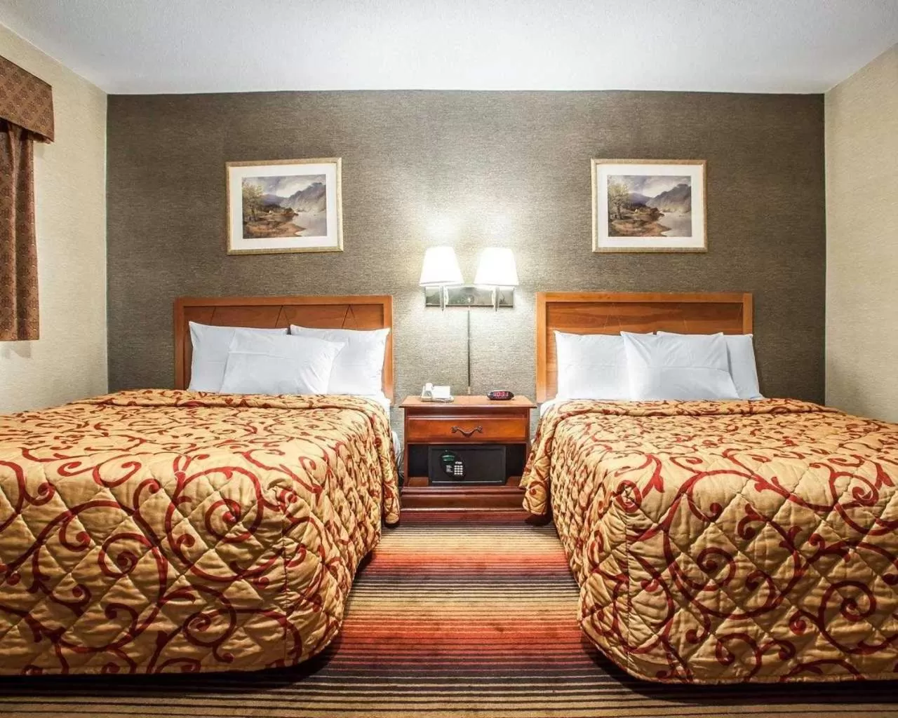 Queen Room with Two Queen Beds - Non-Smoking in Rodeway Inn