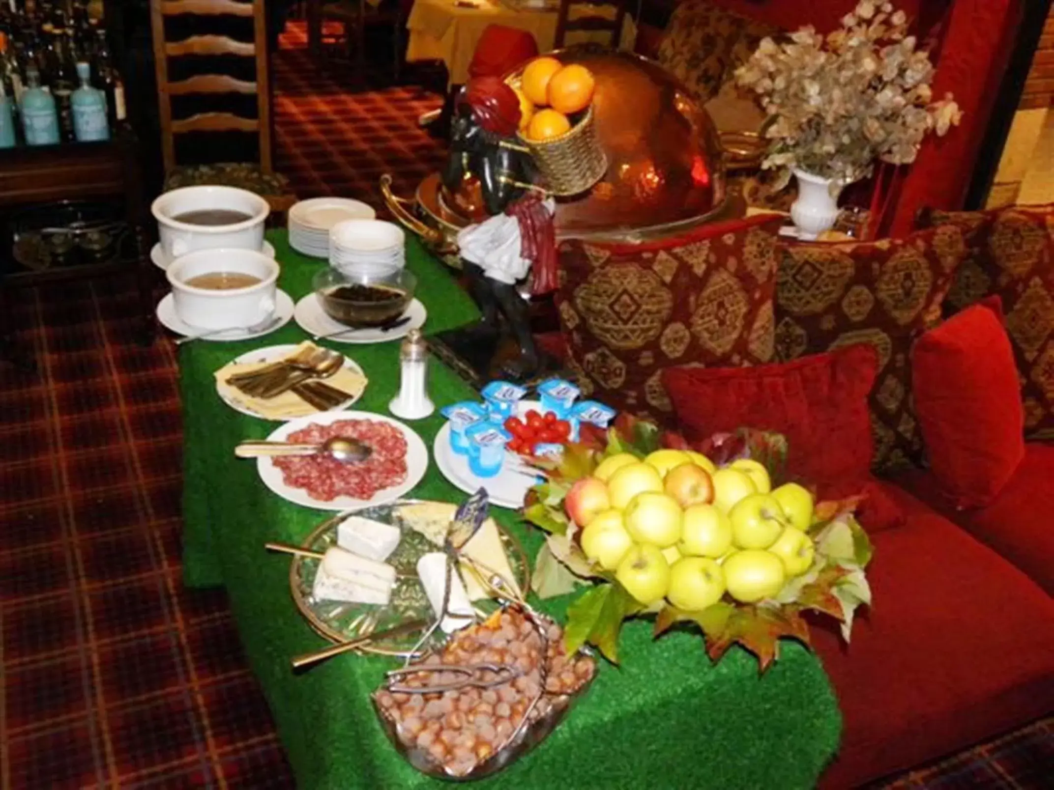 Buffet breakfast in Cit'Hotel Marie Stuart