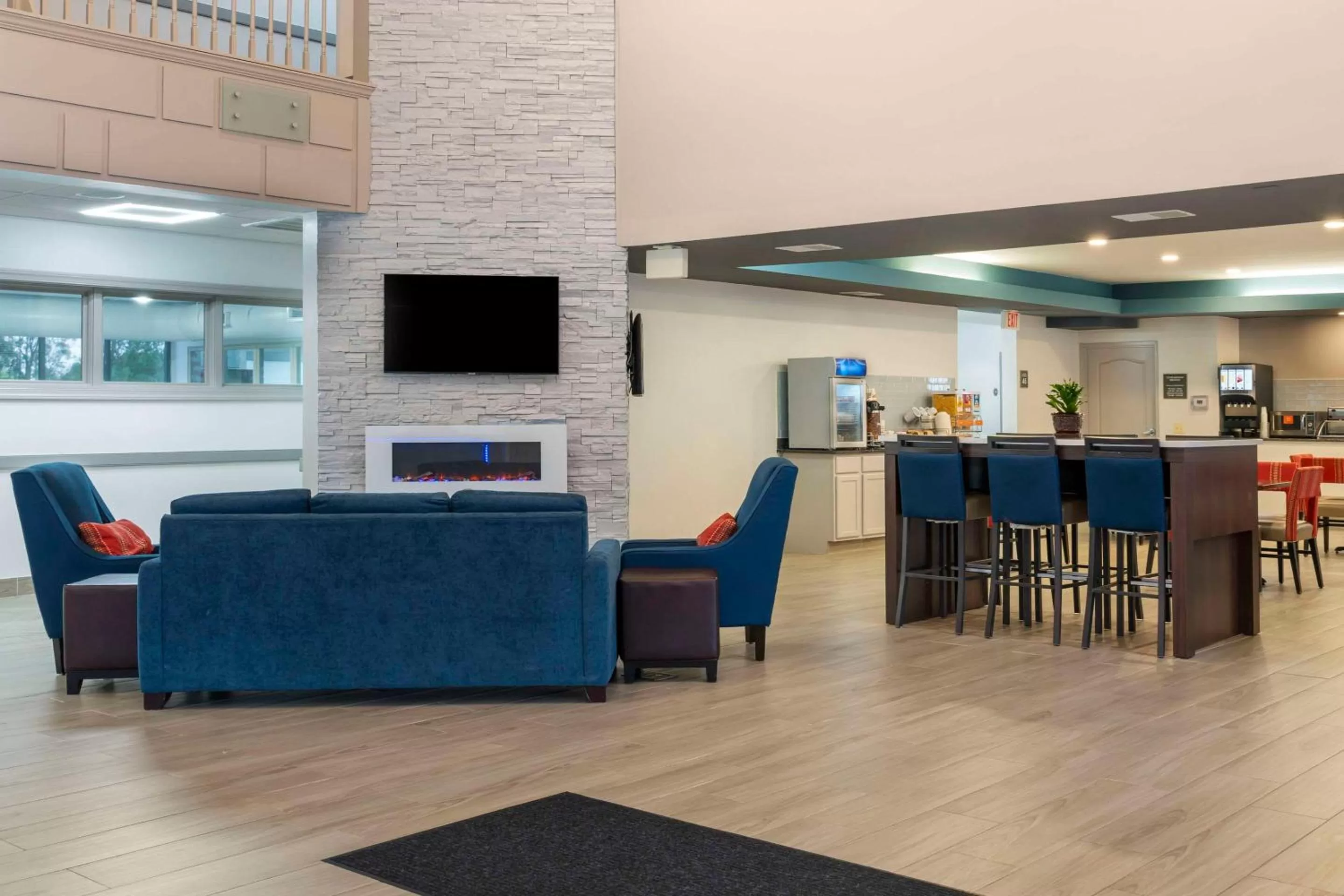 Lobby or reception in Comfort Suites Elgin Northwest