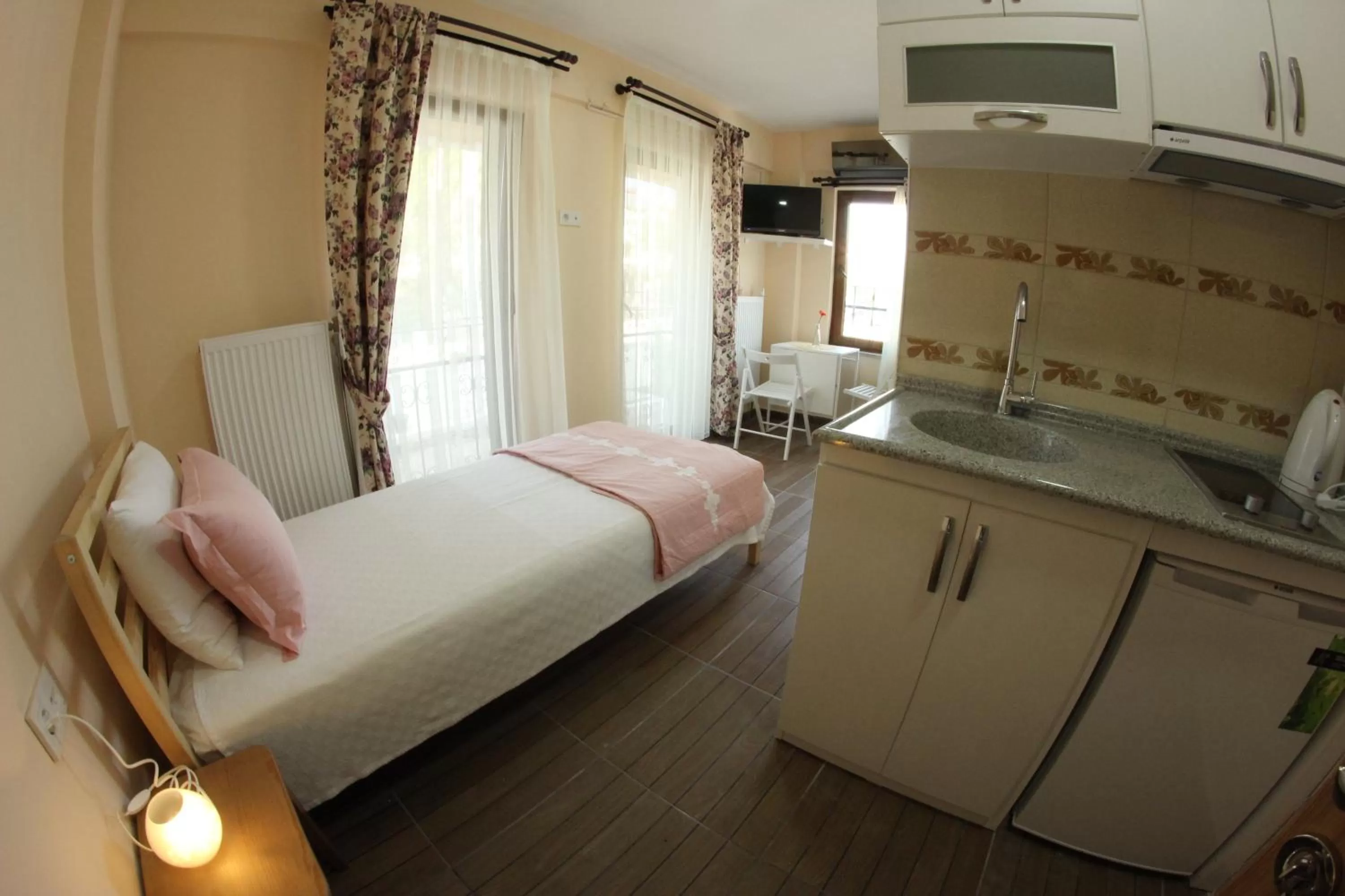 Coffee/tea facilities, Bed in Ede Apart Otel