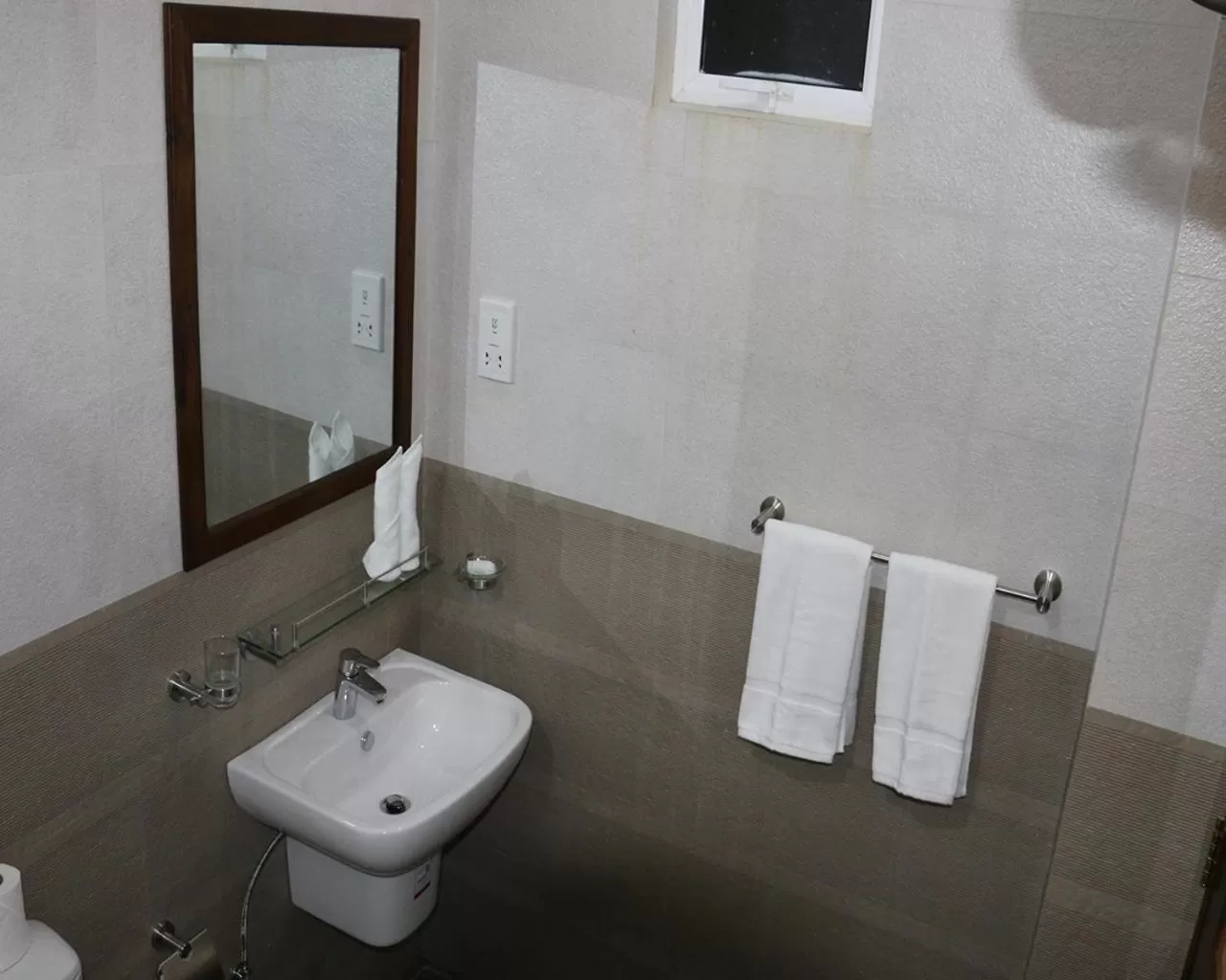 Bathroom in Kandy Rivers Edge Nature Resort