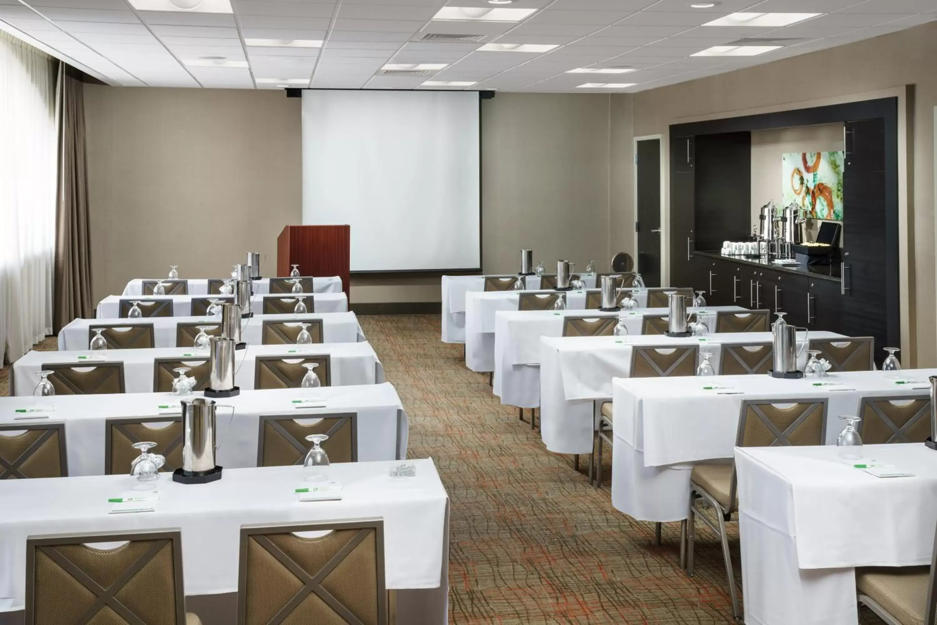 Meeting/conference room in Holiday Inn Charlotte University, an IHG Hotel