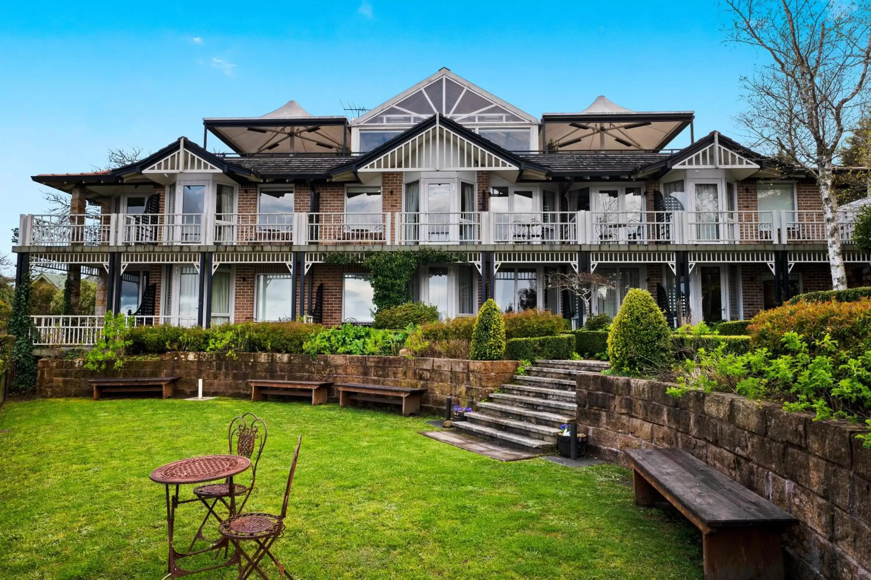 Property building in Echoes Boutique Hotel & Restaurant Blue Mountains Property building in Echoes Boutique Hotel & Restaurant Blue Mountains