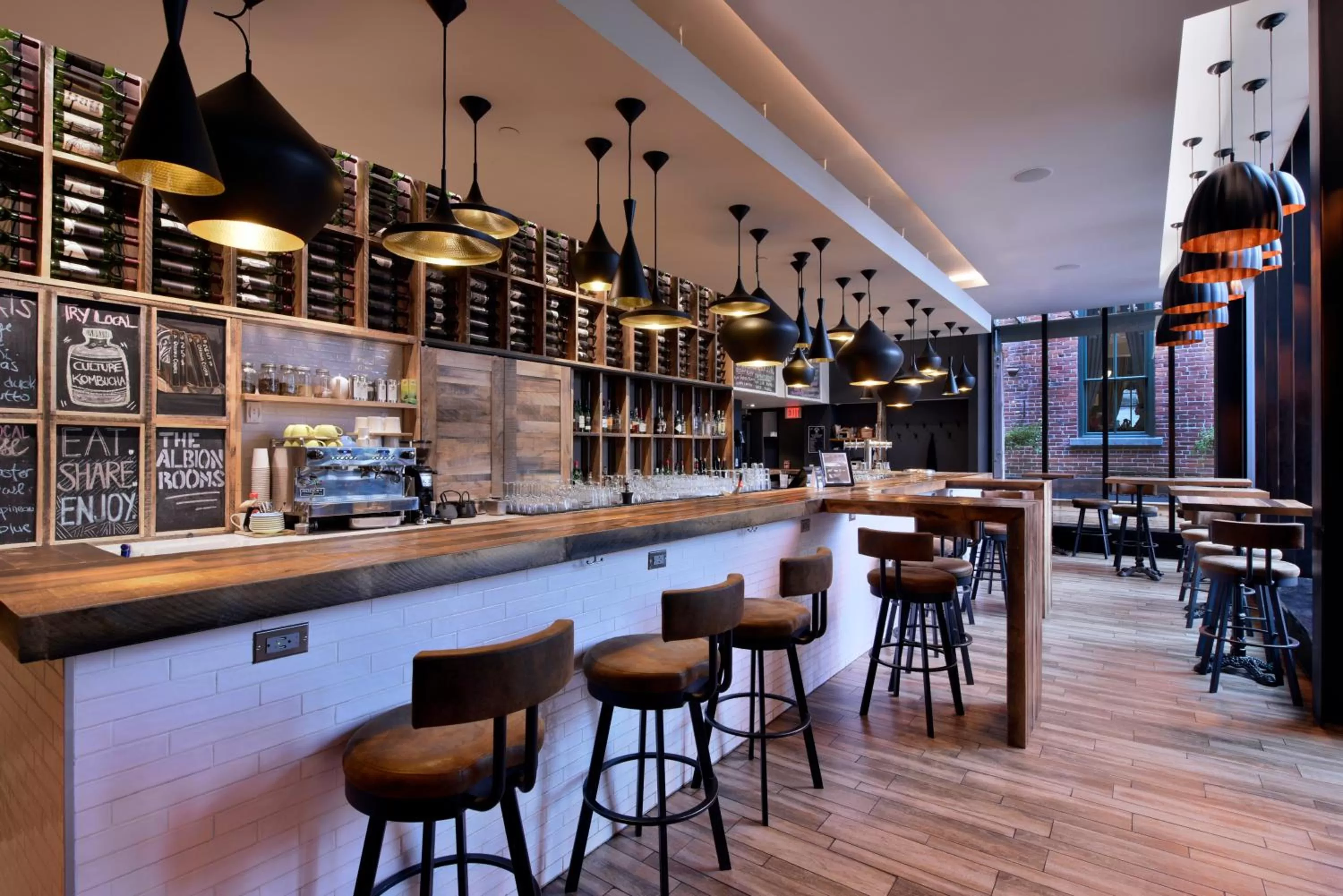 Lounge or bar in DoubleTree by Hilton Ottawa Downtown