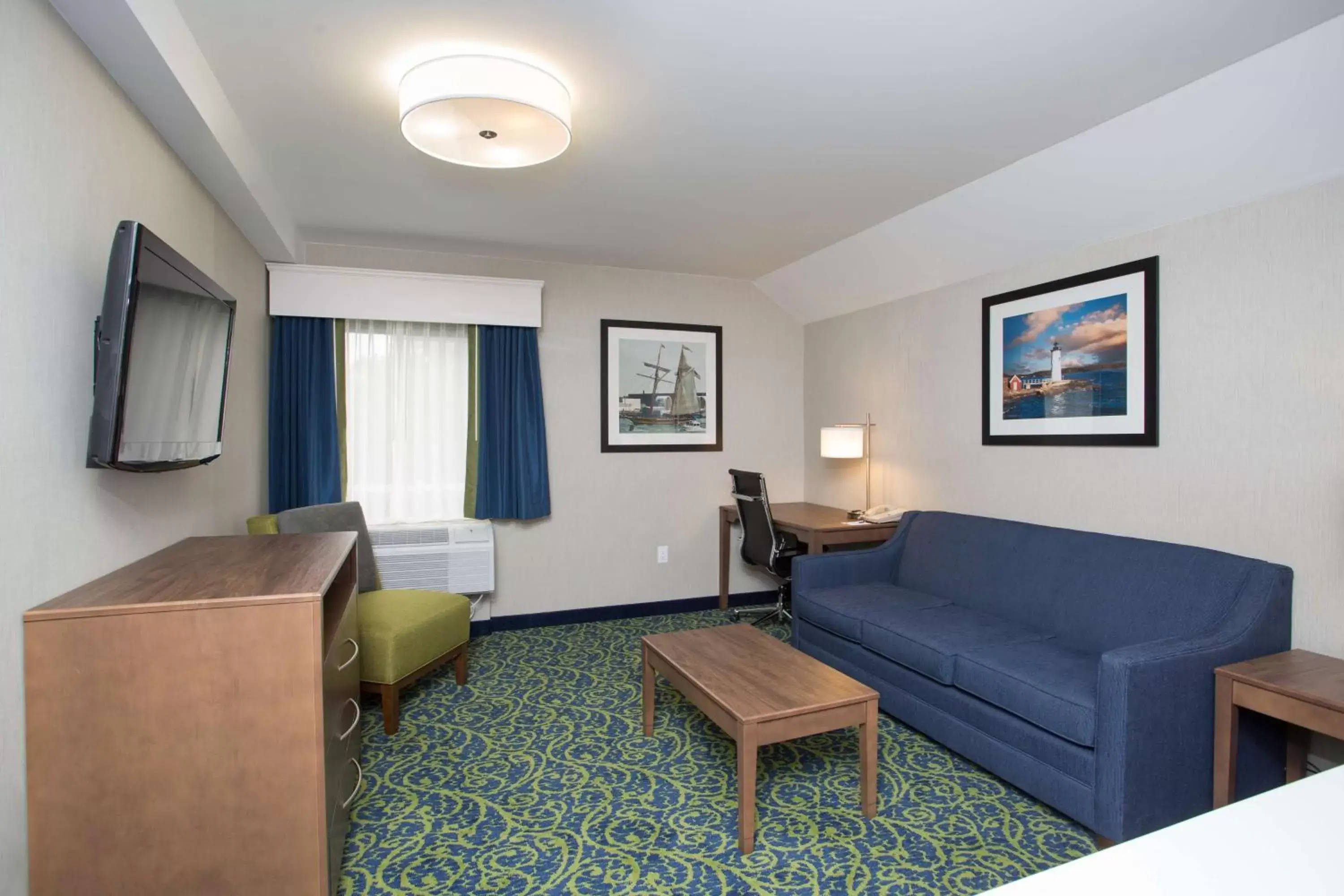 Living room, Seating Area in Best Western Plus Portsmouth Hotel & Suites