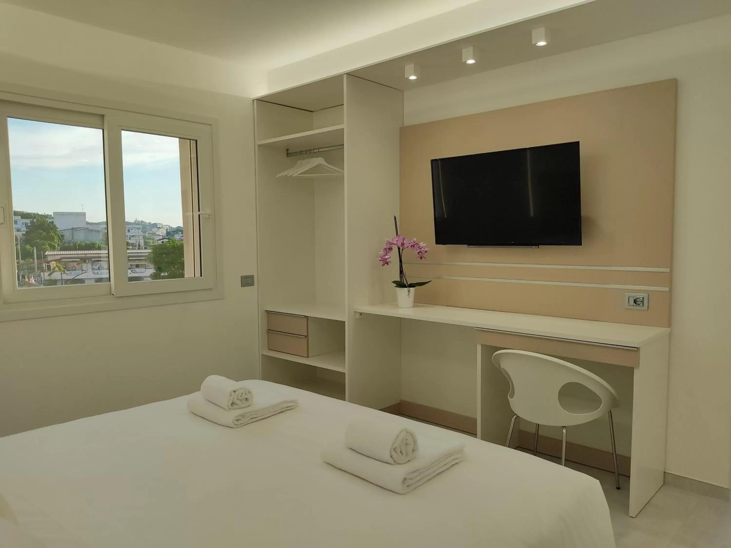 Bedroom, TV/Entertainment Center in Bizantini Tropea