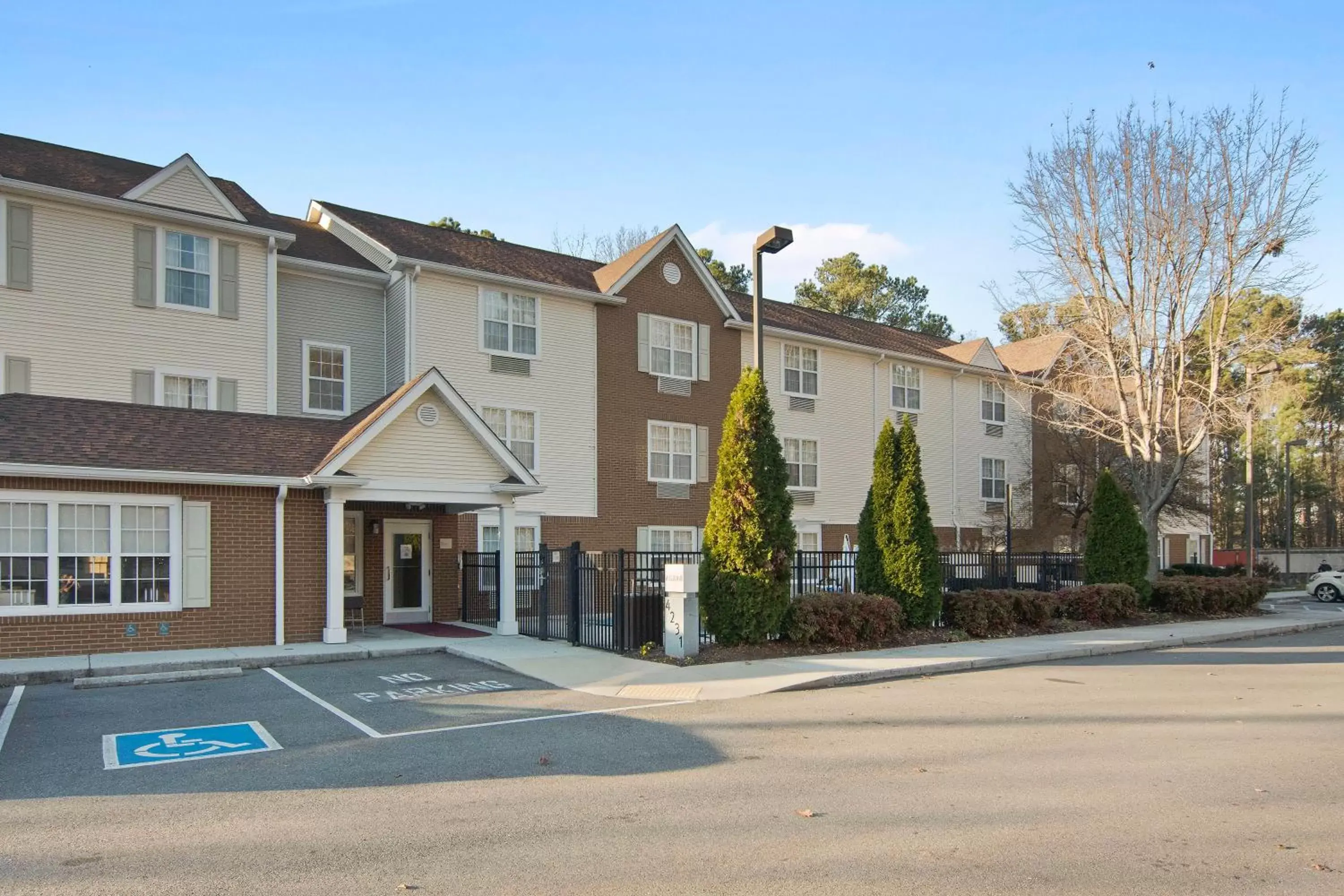 Property building in Extended Stay America Suites - Richmond - Glen Allen - Short Pump Property building in Extended Stay America Suites - Richmond - Glen Allen - Short Pump