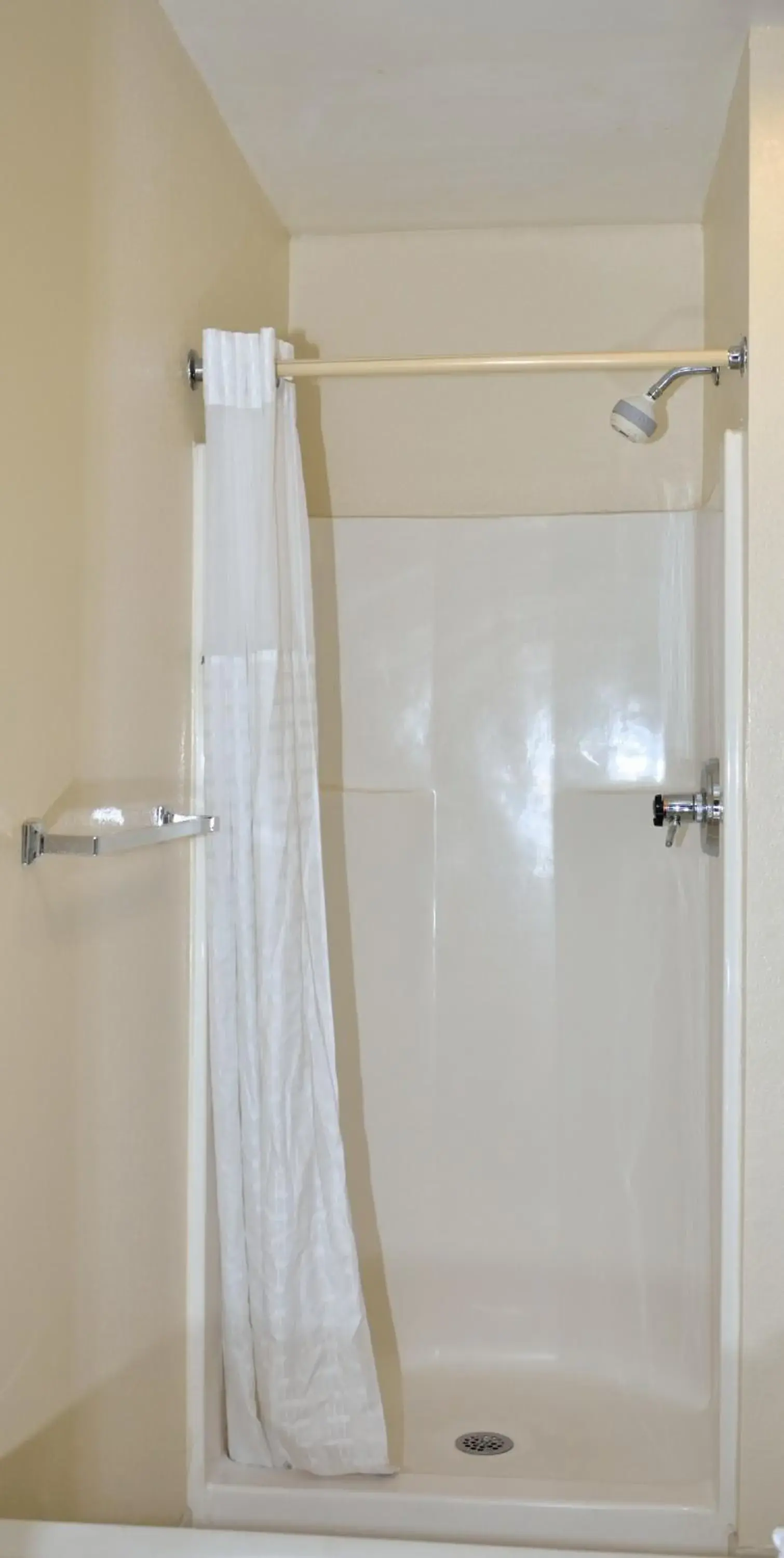 Shower, Bathroom in Days Inn by Wyndham Glasgow