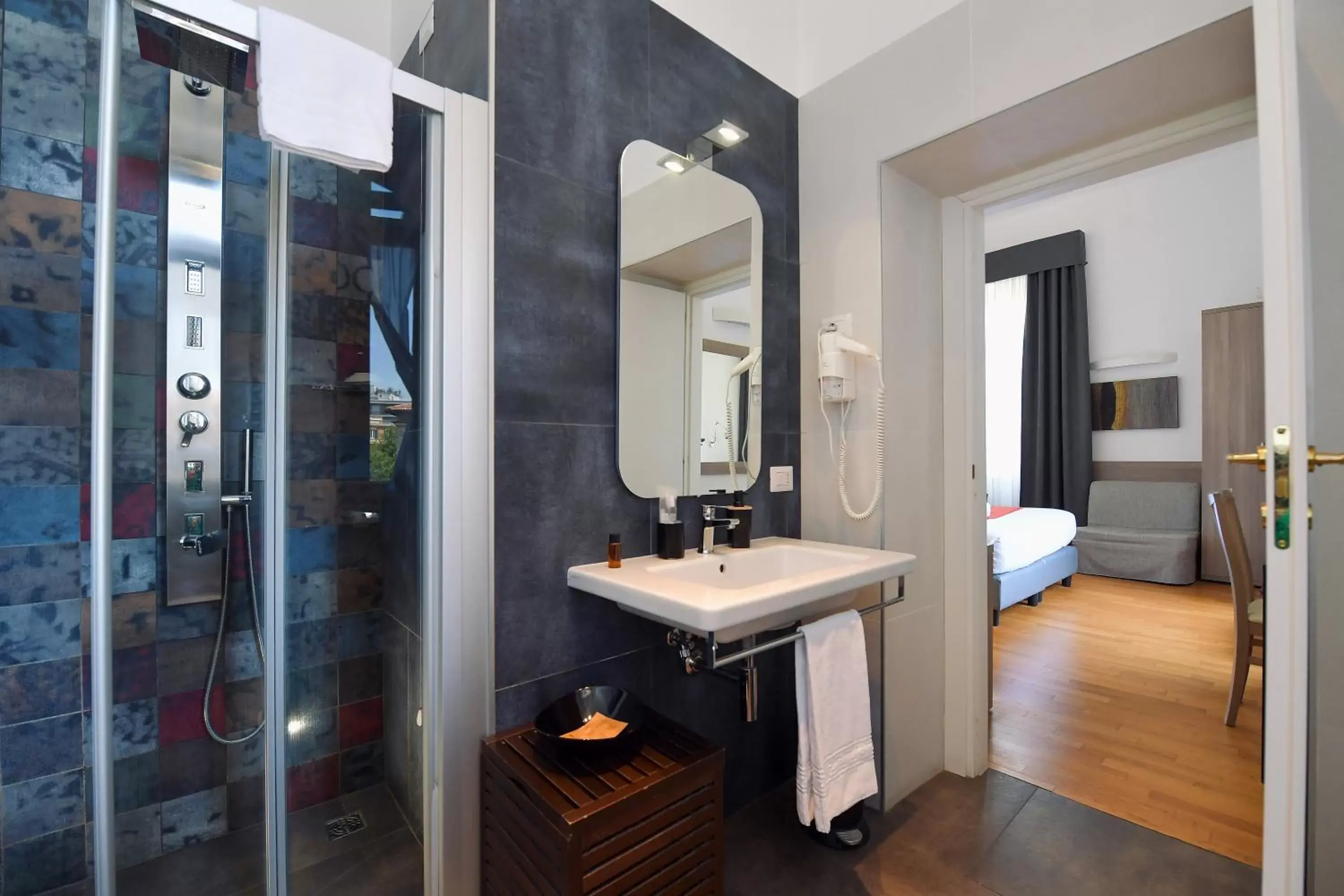 Bathroom in Suites Farnese Design
