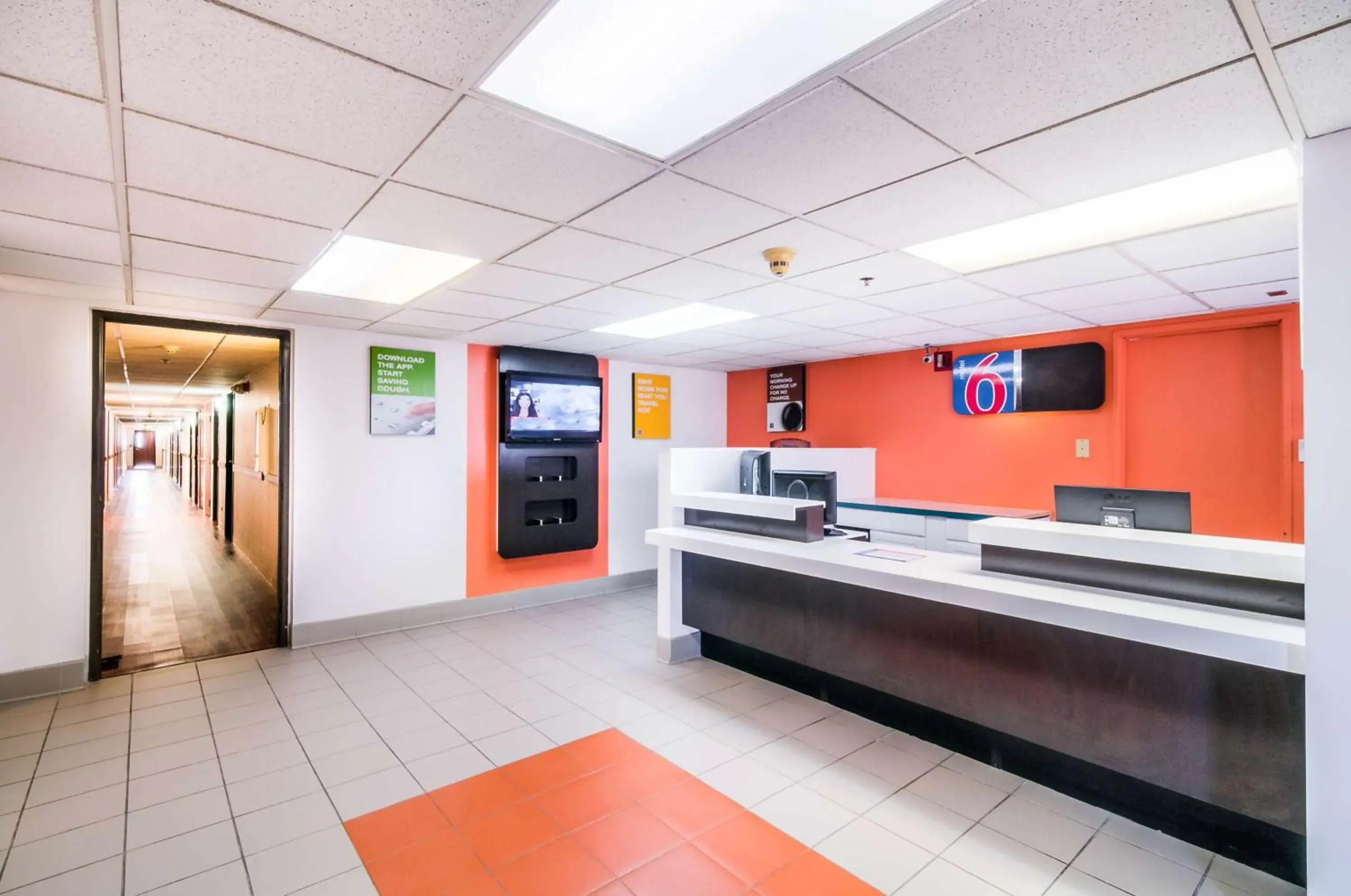 Communal lounge/ TV room, Lobby/Reception in Motel 6-Lansing, IL - Chicago South