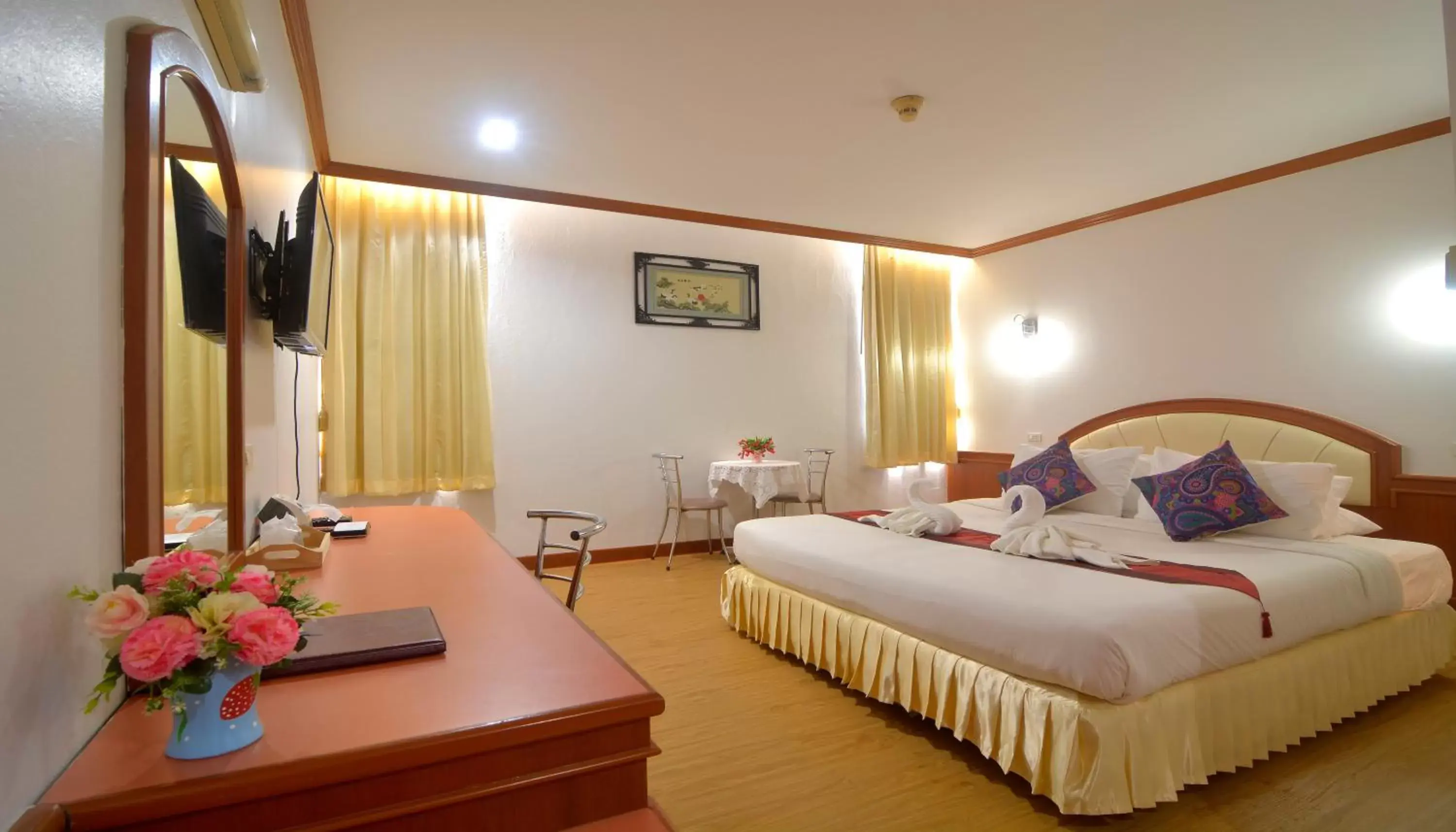 Bedroom, Bed in Chumphon Gardens Hotel