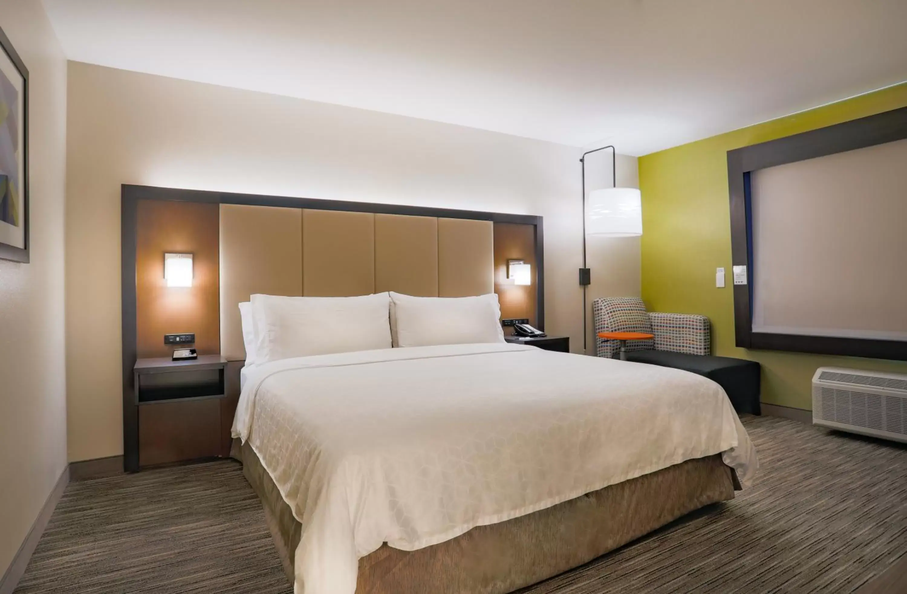 Bed in Holiday Inn Express Prescott, an IHG Hotel