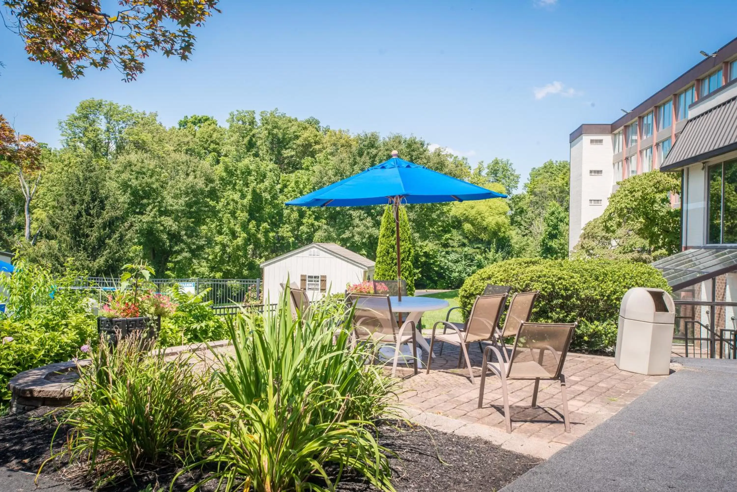 Patio in Chester Hotel and Conference Center