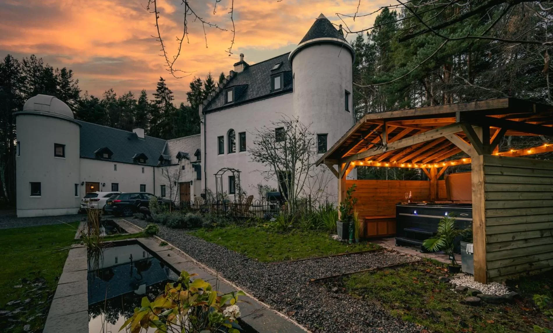 Hot Tub, Property Building in White Rose Tower