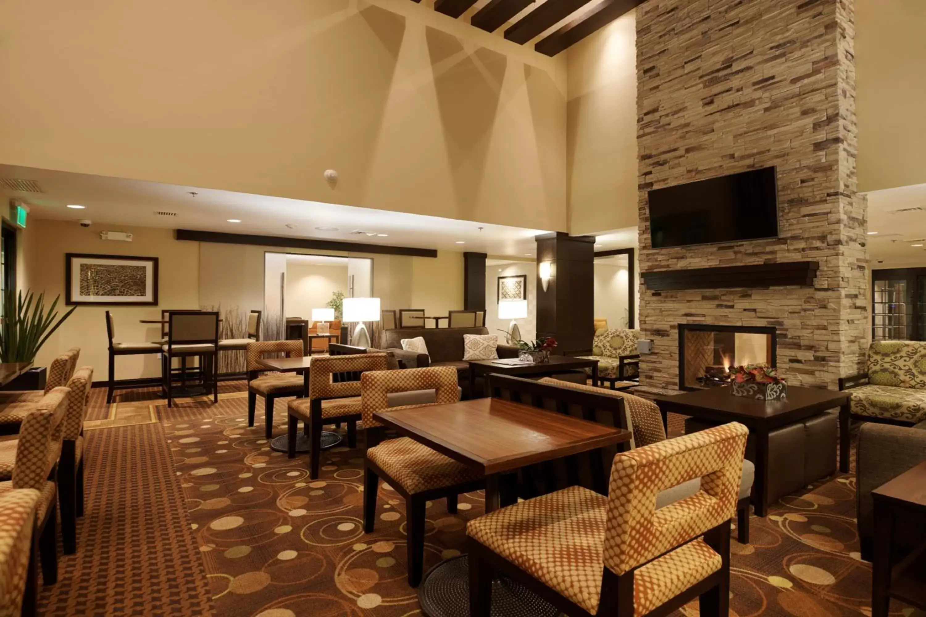 Restaurant/Places to Eat in Staybridge Suites Chihuahua, an IHG Hotel