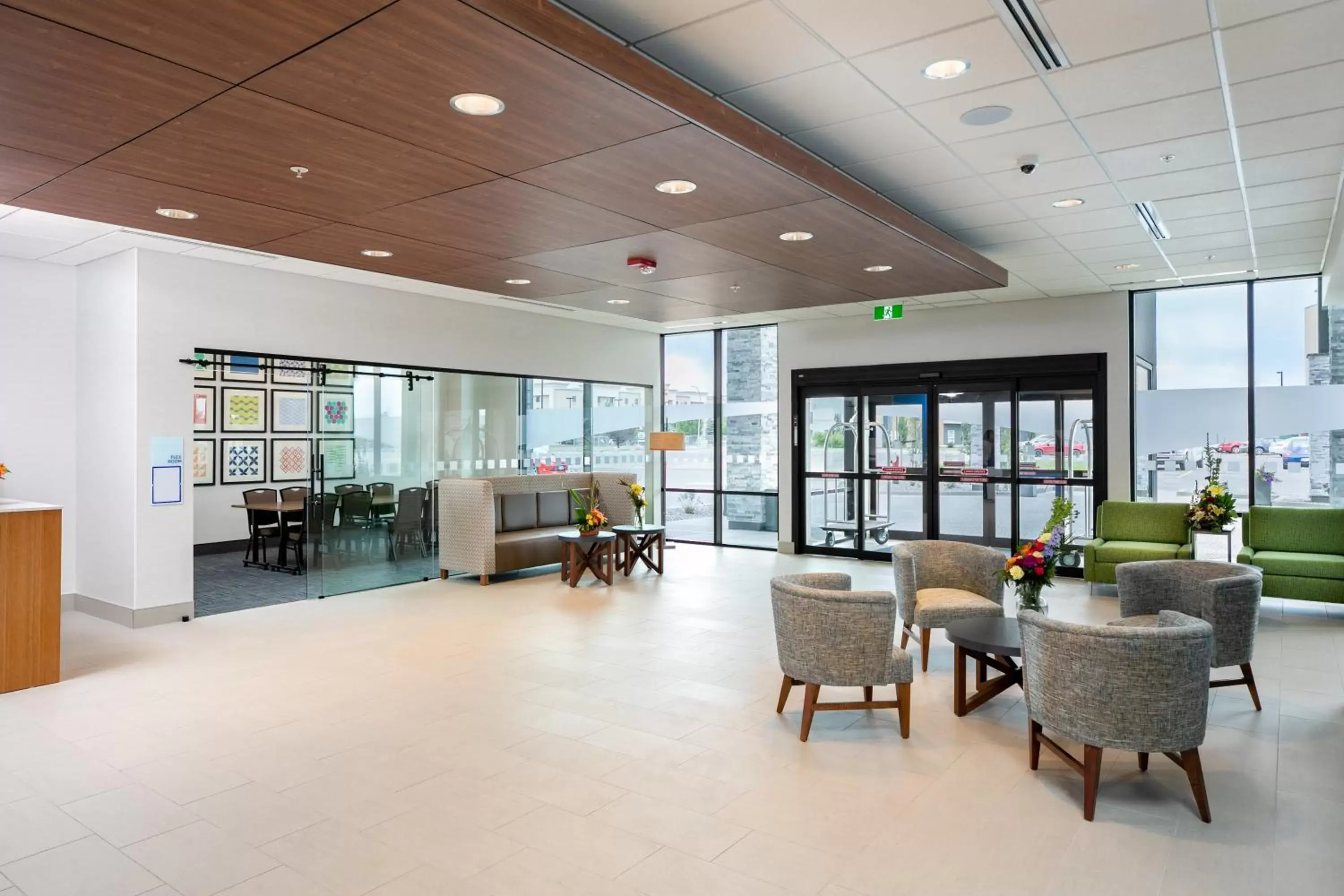 Lobby or reception in Holiday Inn Express - Lethbridge Southeast, an IHG Hotel