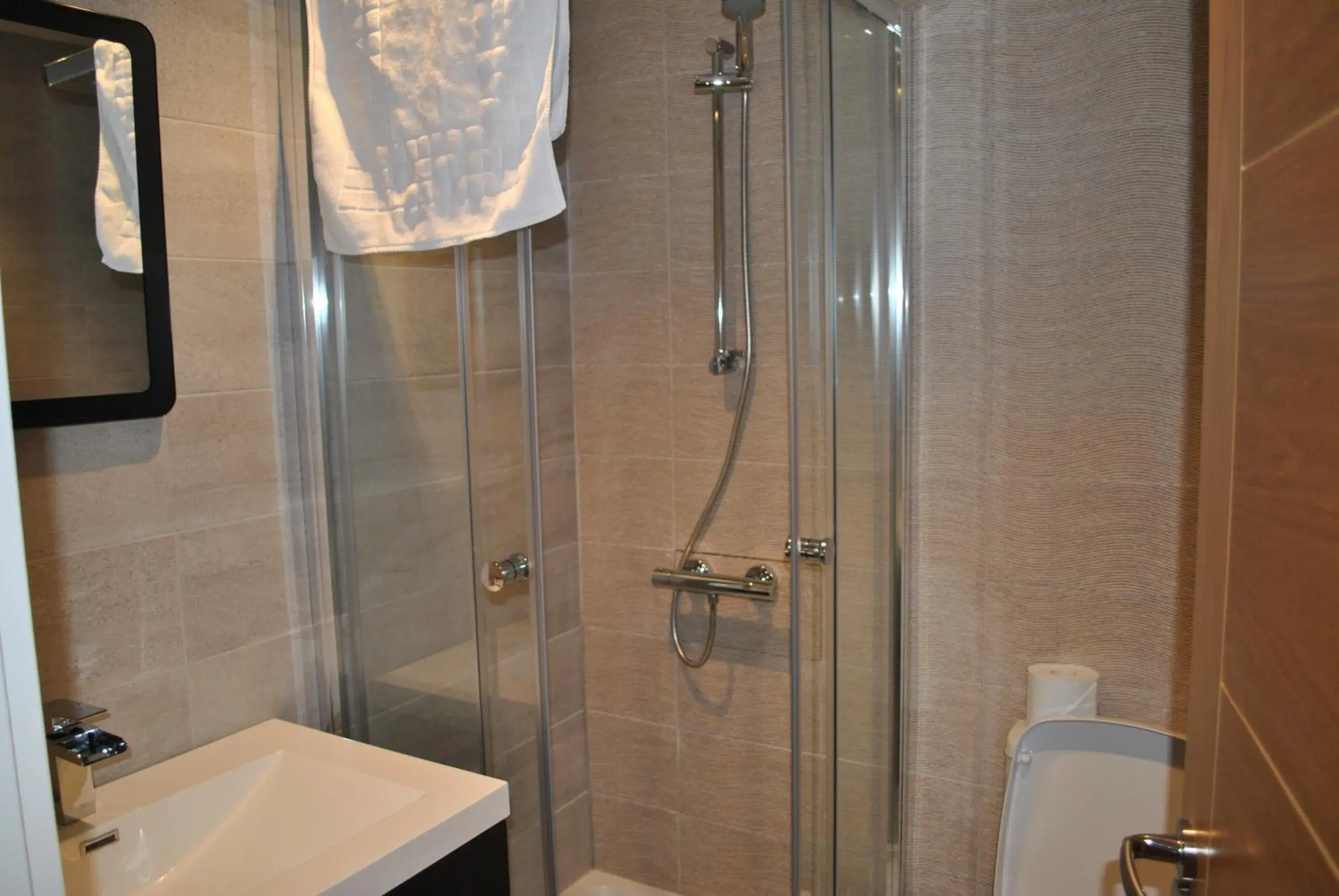 Shower, Bathroom in Dreams Hotel