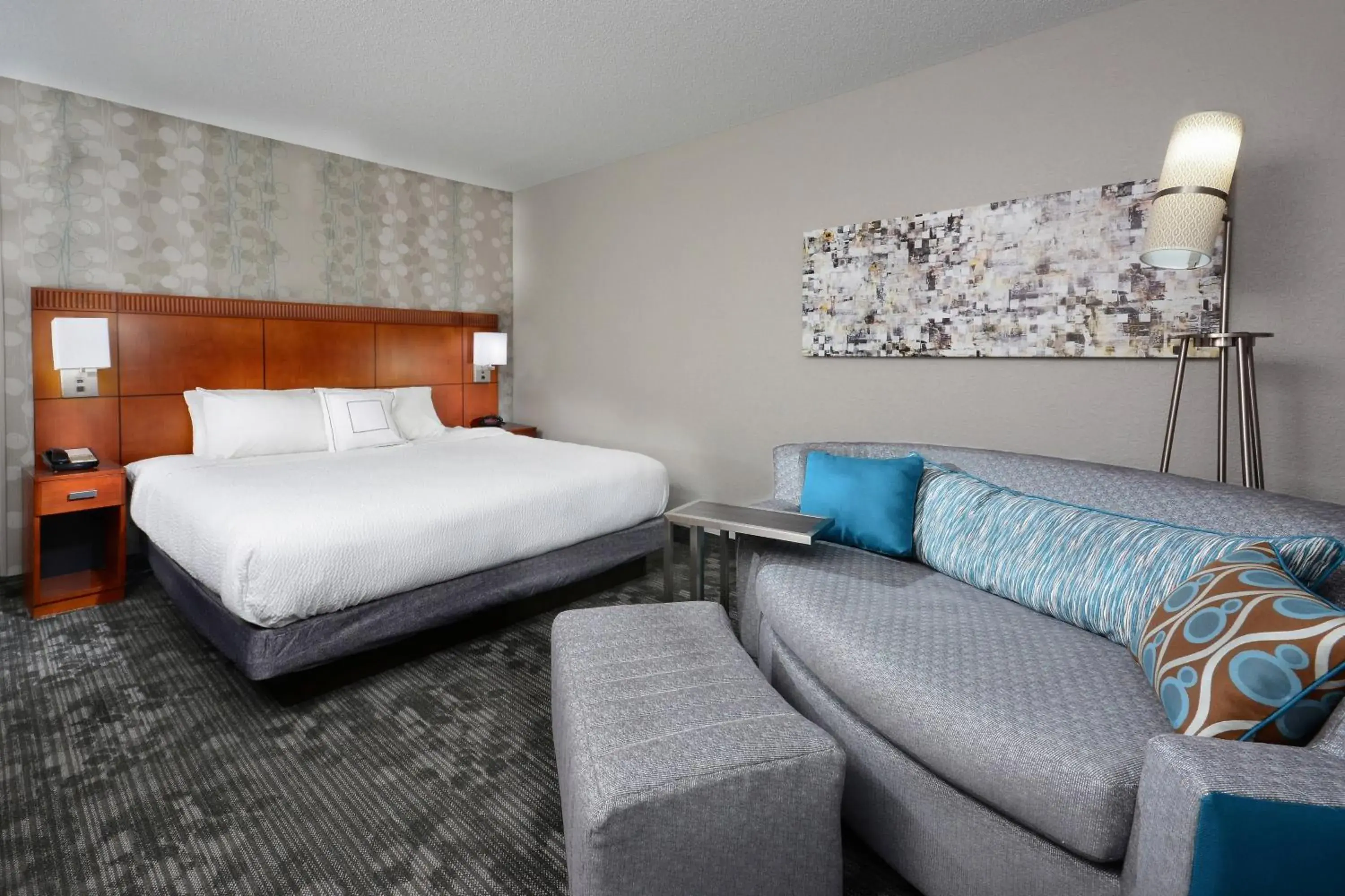 Photo of the whole room, Bed in Courtyard by Marriott Danville