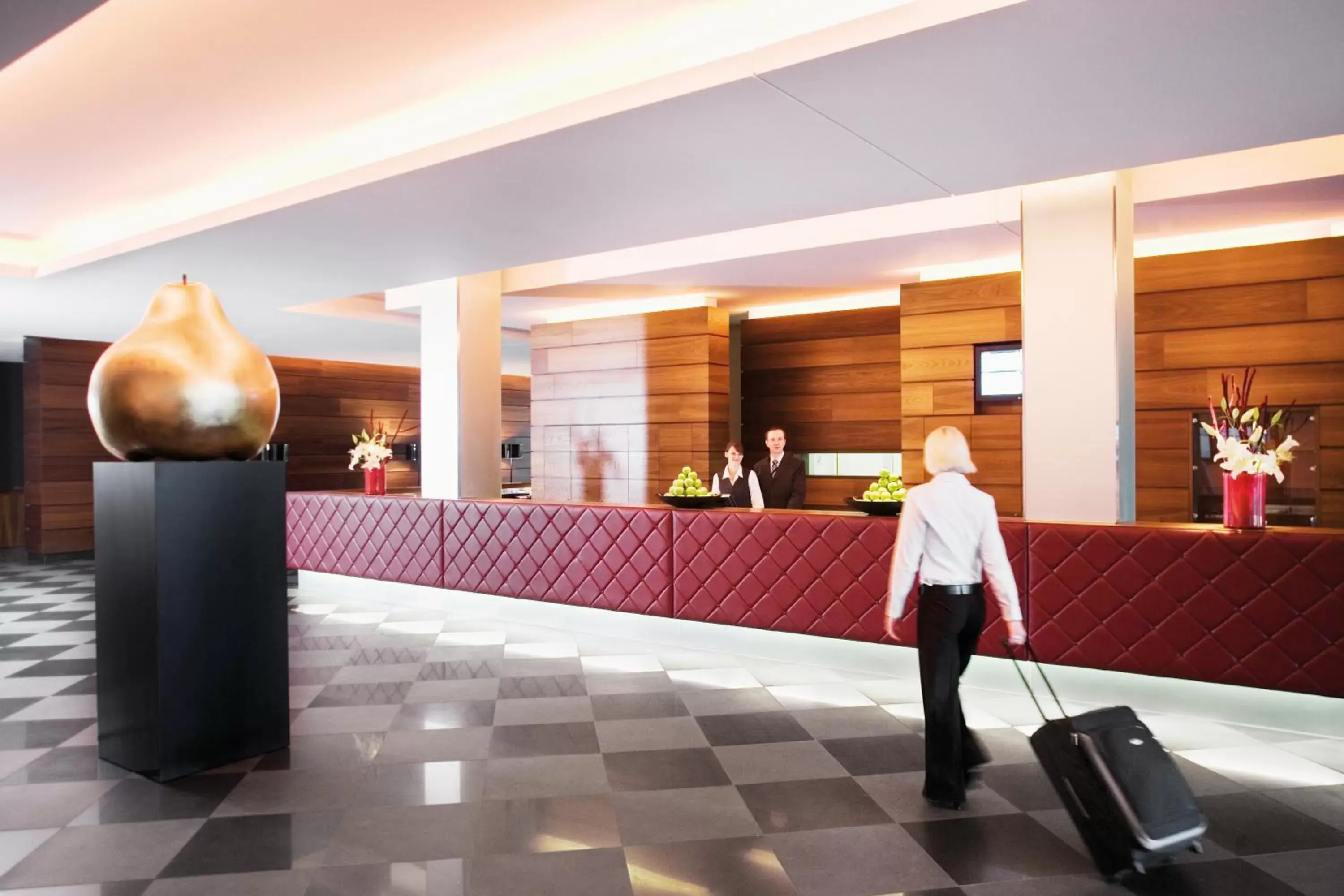 Lobby or reception in Mövenpick Hotel Stuttgart Airport