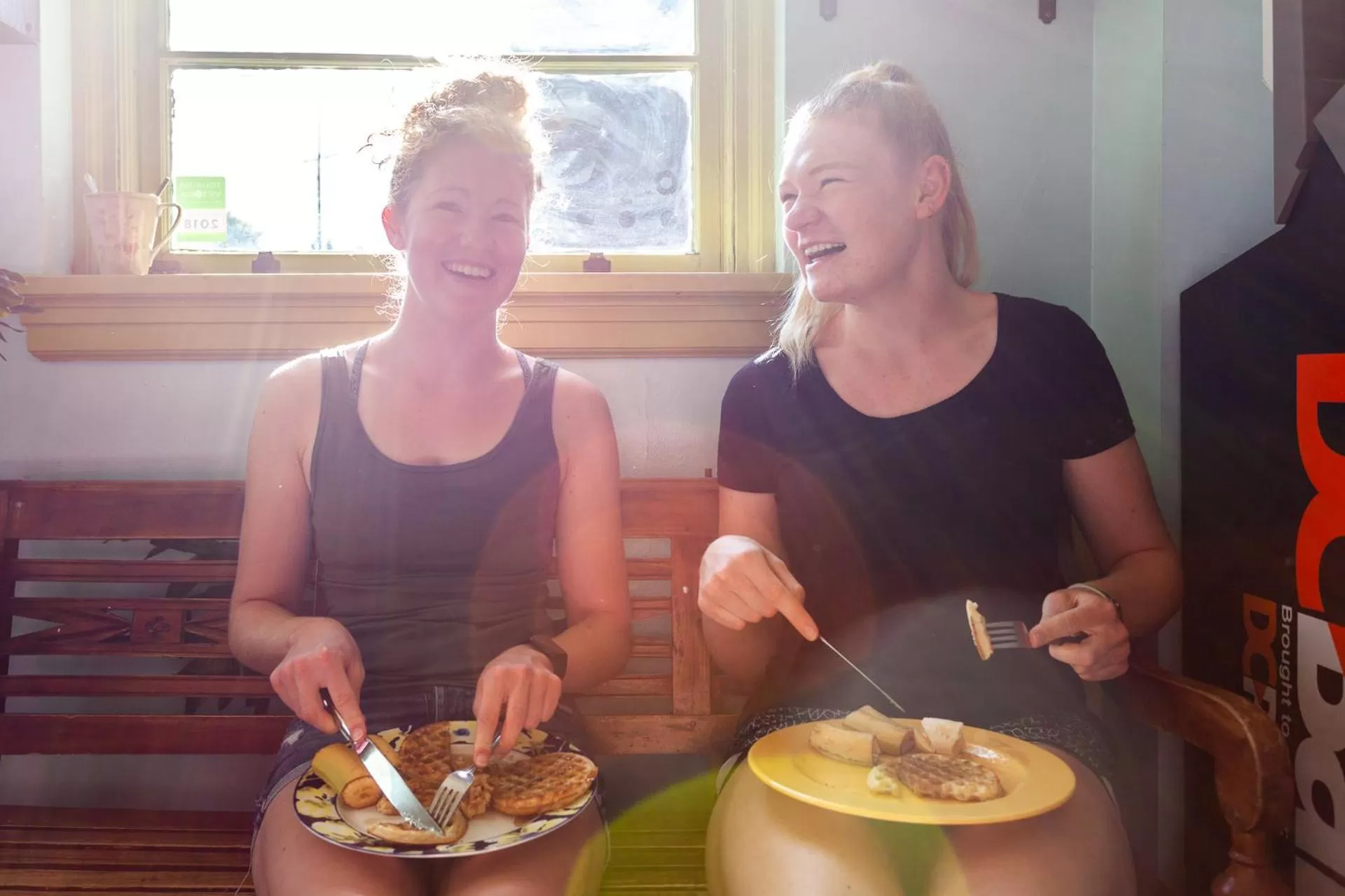 People in Ocean Island Inn | Backpackers | Suites