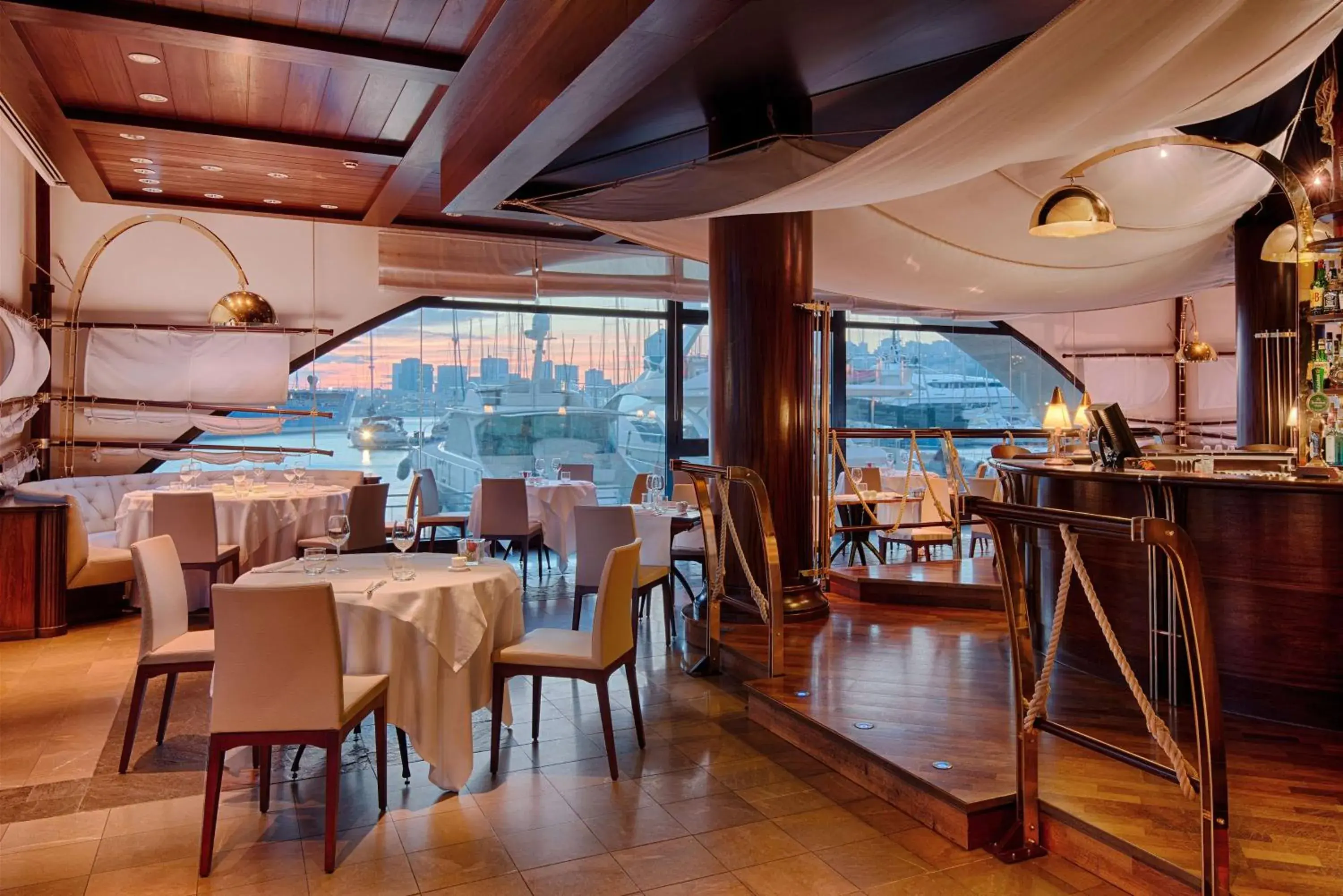 Restaurant/Places to Eat in NH Collection Genova Marina