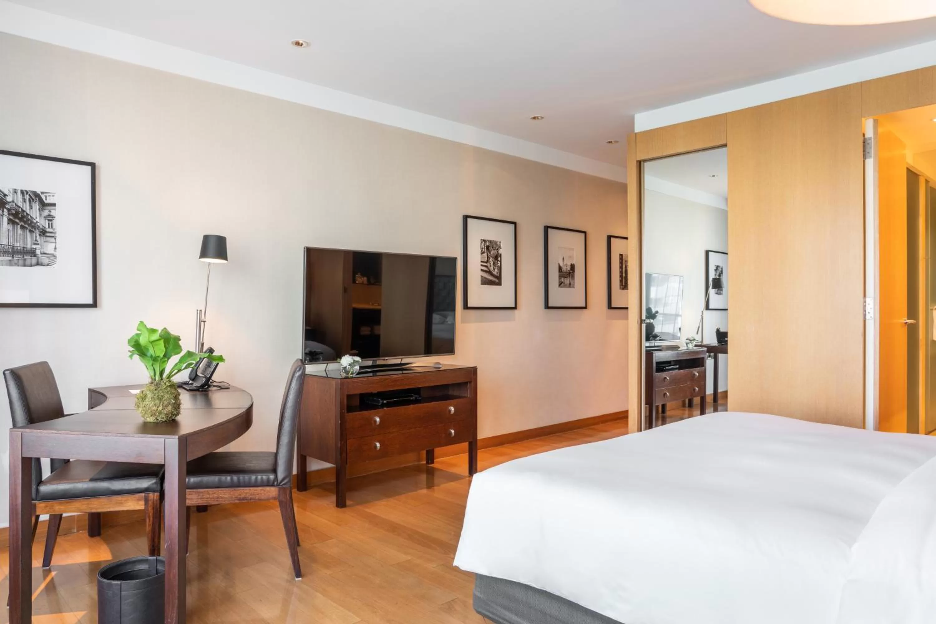 TV and multimedia, Bed in Palacio Duhau - Park Hyatt Buenos Aires