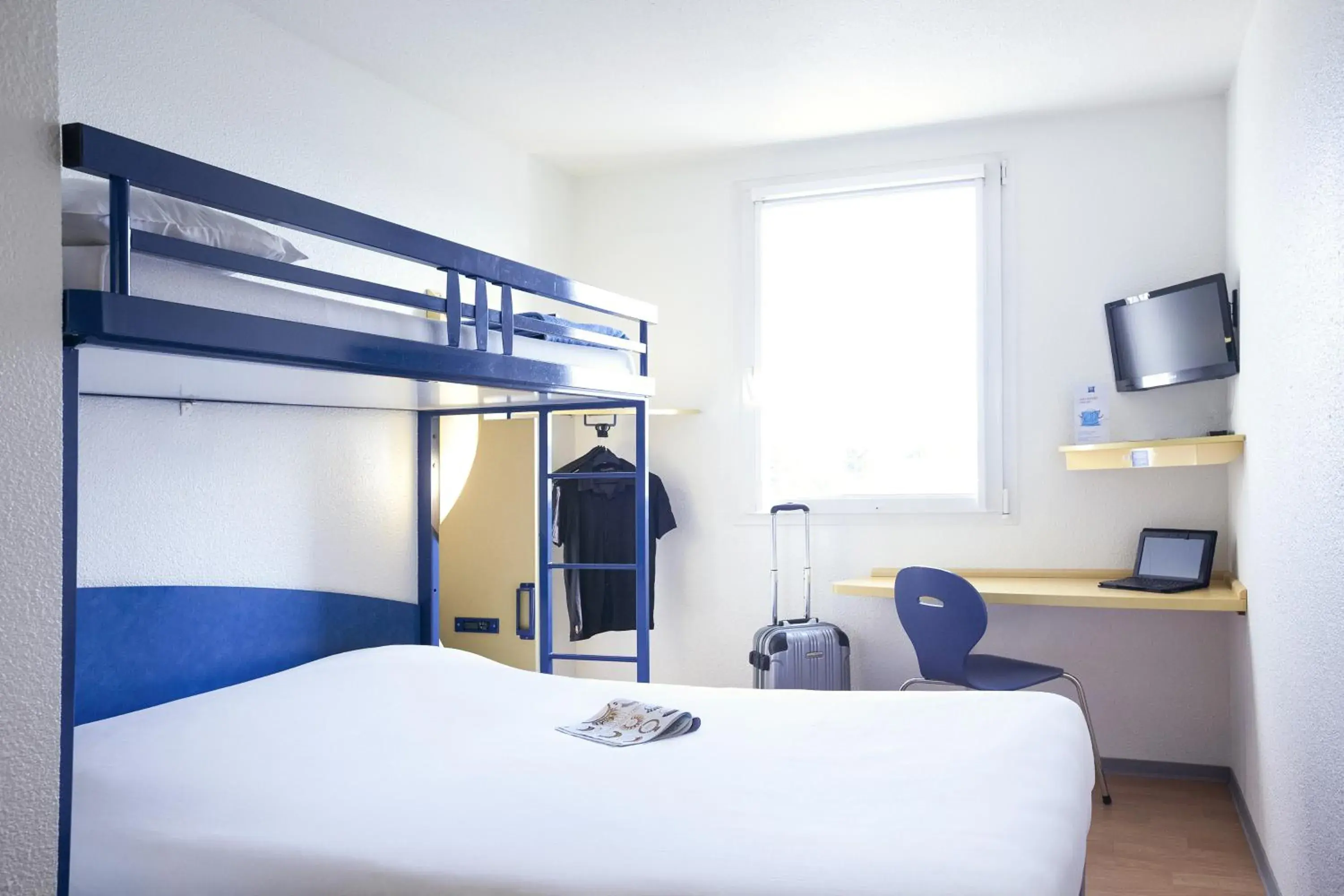 Bed, Bunk Bed in ibis budget Amboise