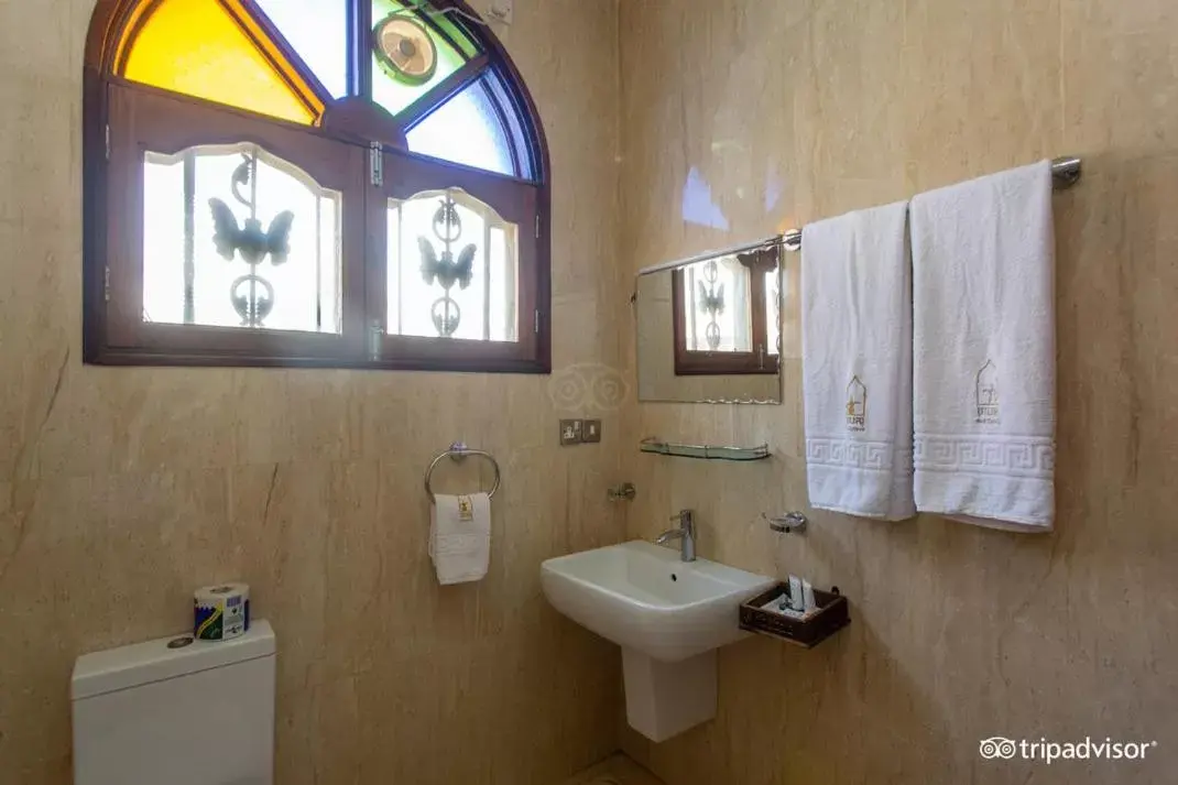 Toilet, Bathroom in Al-Minar Hotel