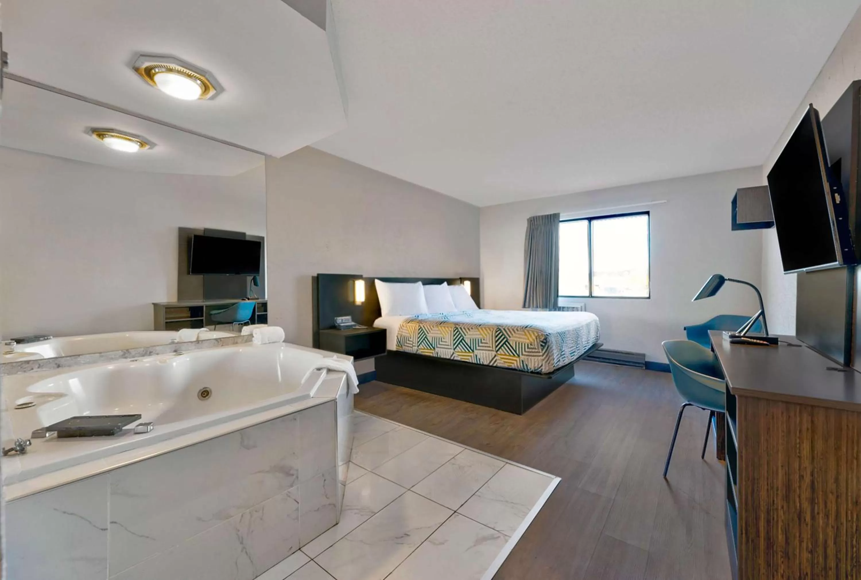 Bedroom, Bed in Motel 6-Oak Creek, WI