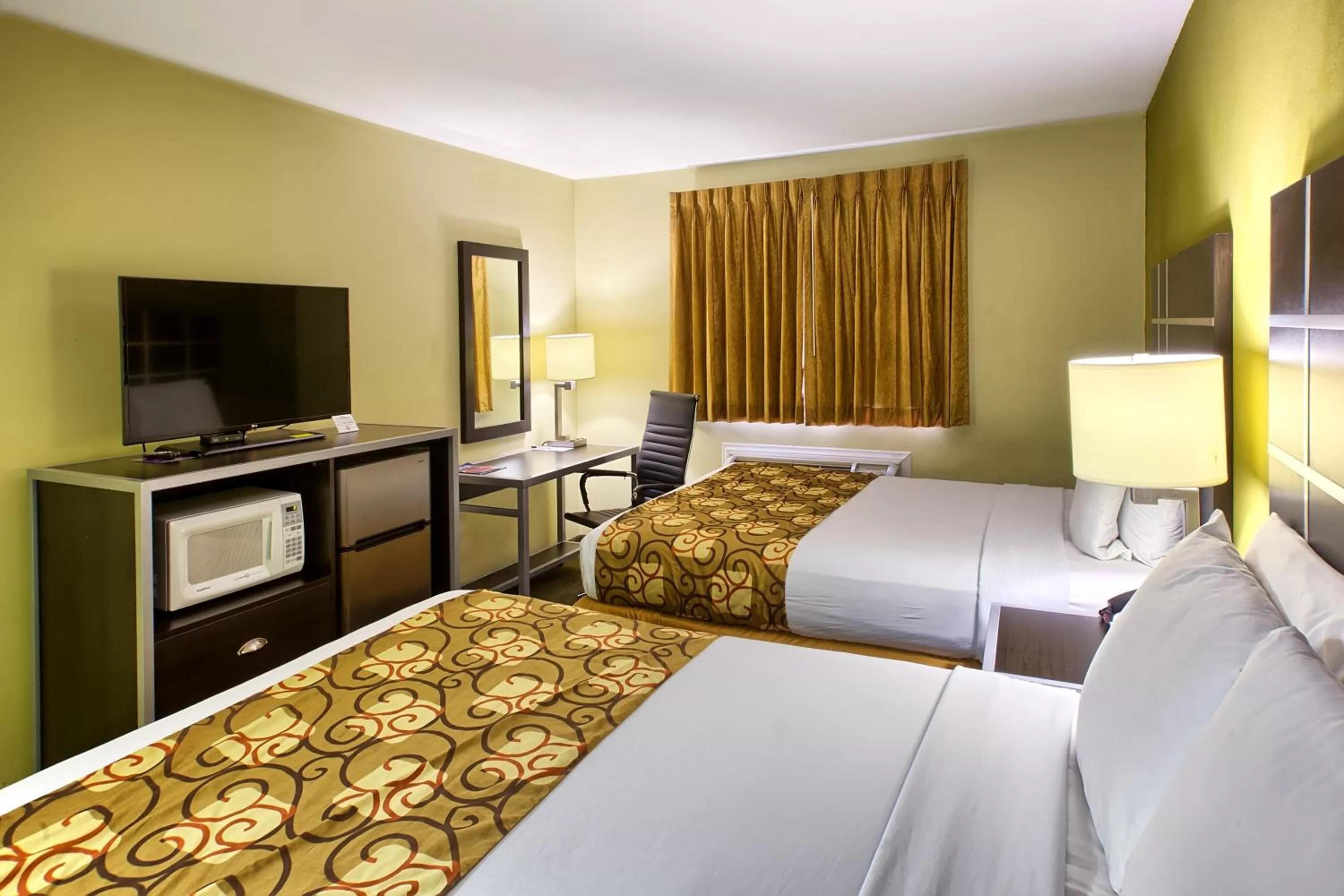 Bedroom, Bed in Country Hearth Inn of Knightdale