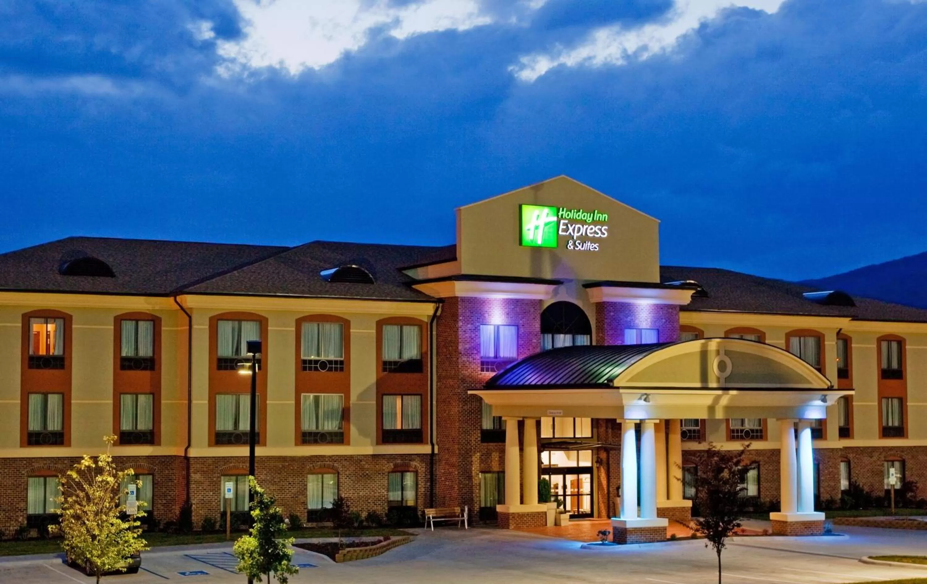 Property building in Holiday Inn Express Hotel & Suites Salem by IHG