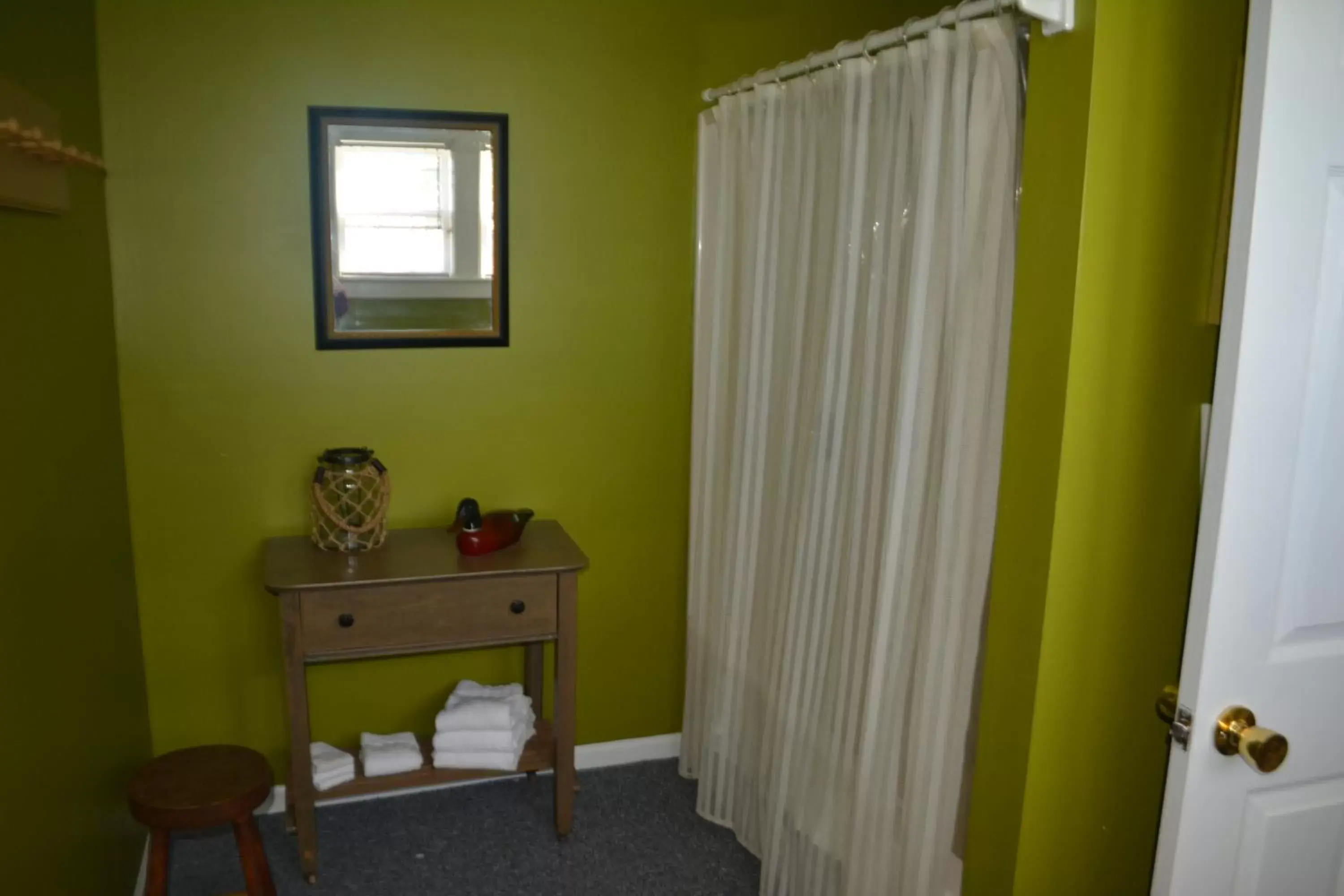 Bathroom, Bed in Chateau Country Inn and Captain's Cottage