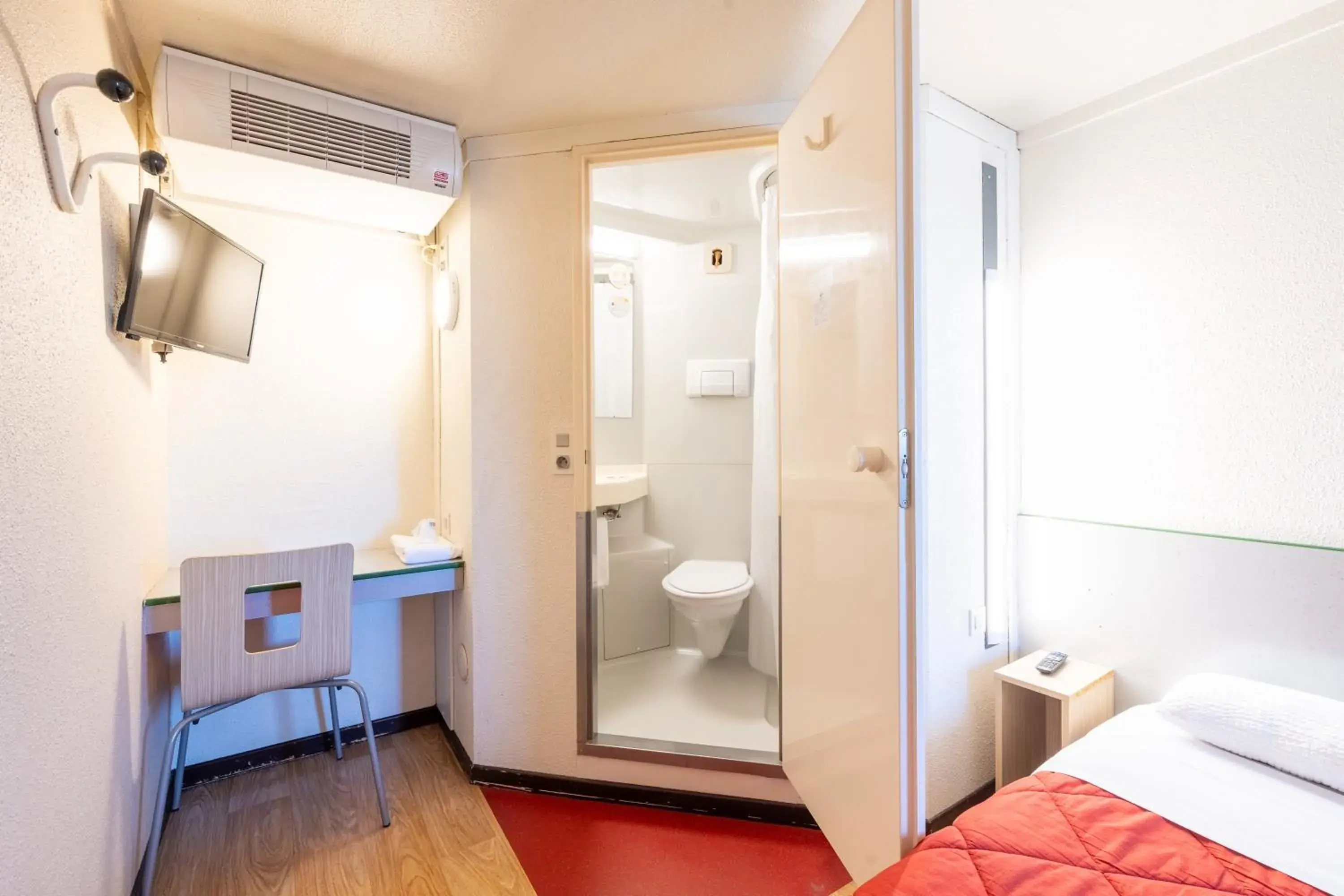 Bathroom in Premiere Classe Angers Beaucouzé