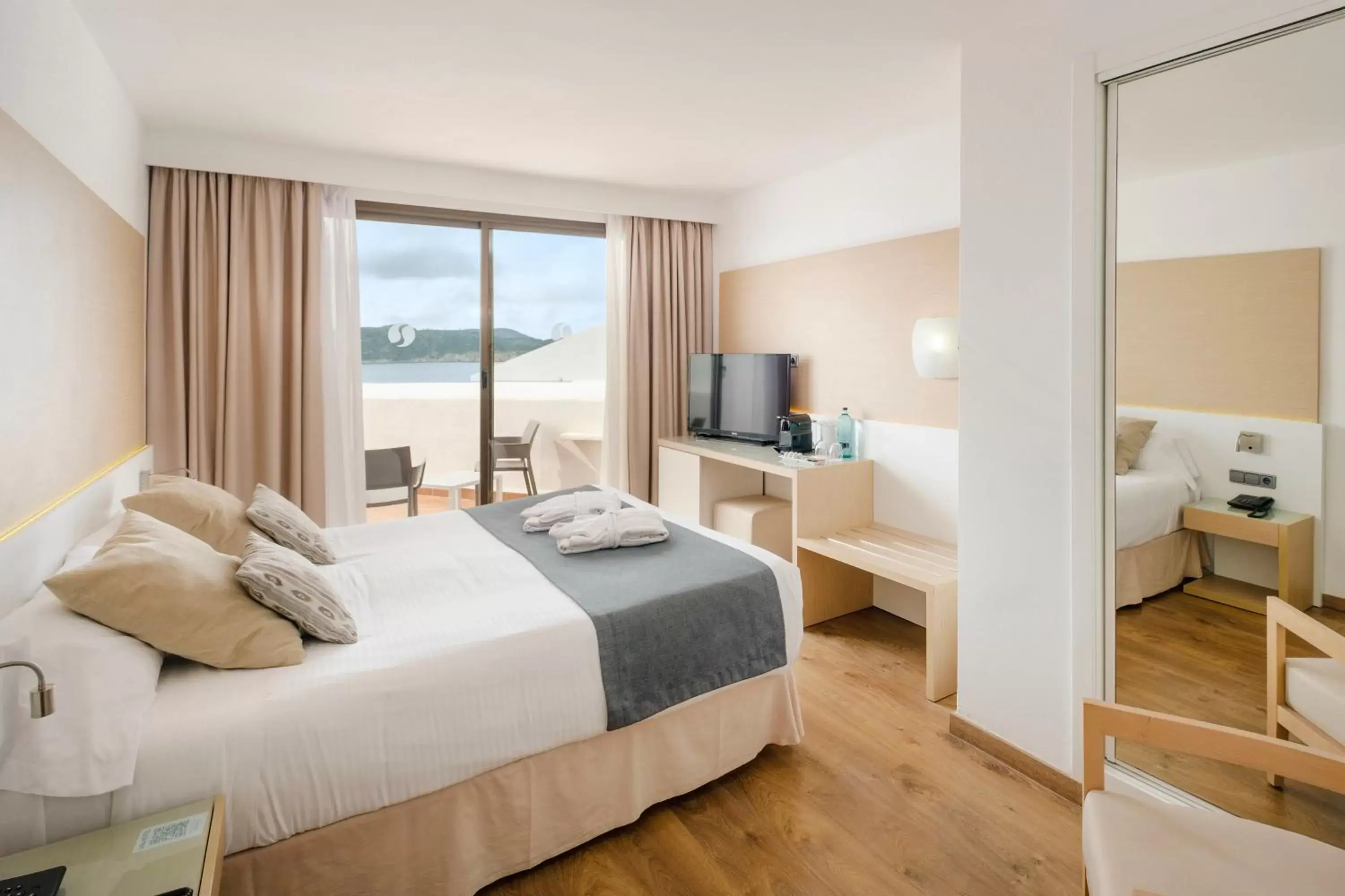 Bed in Sentido Fido Punta del Mar Hotel & Spa - Adults Only