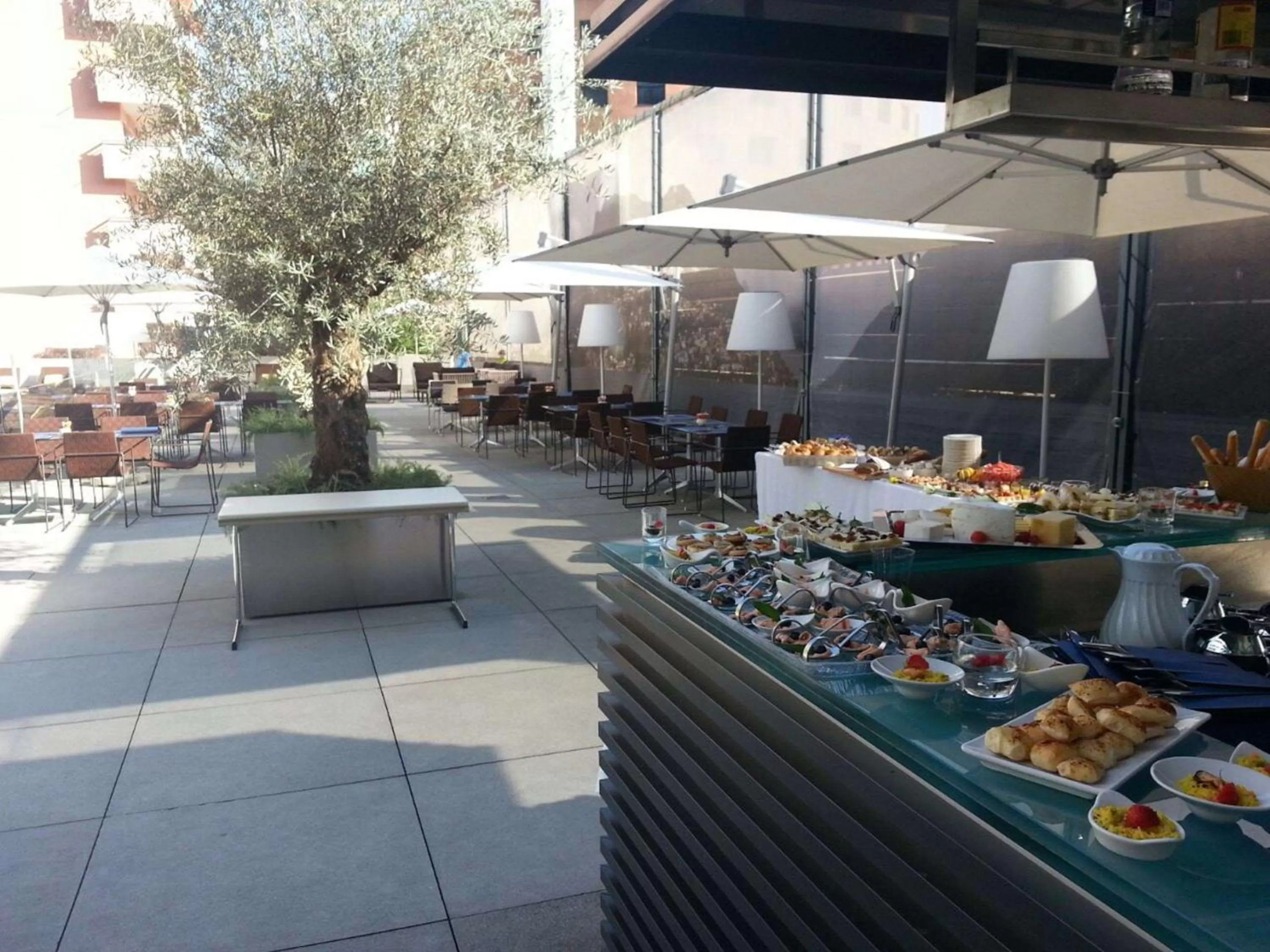 Lounge or bar in Novotel Lugano Paradiso