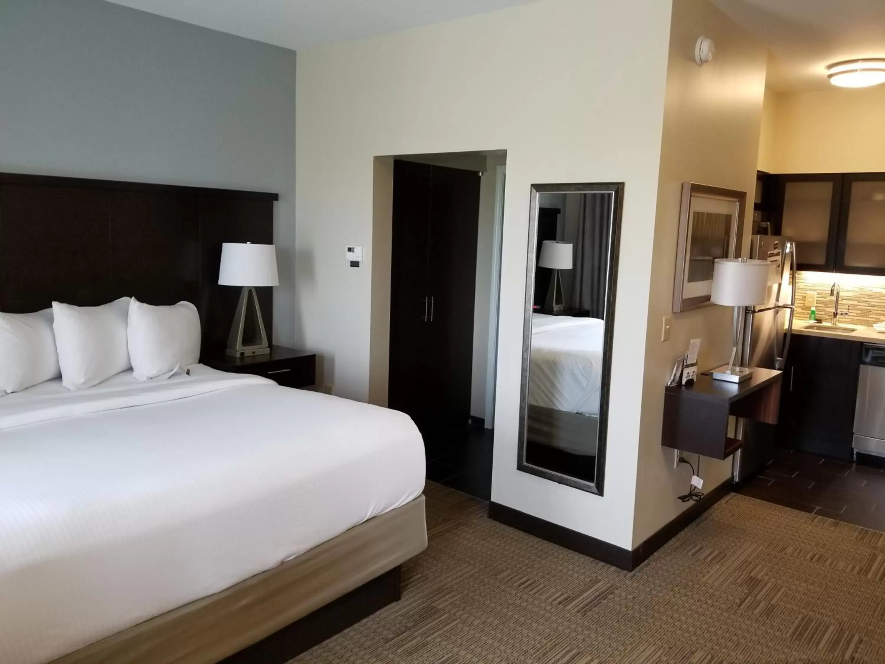 Photo of the whole room, Bed in Staybridge Suites Toledo - Rossford - Perrysburg, an IHG Hotel