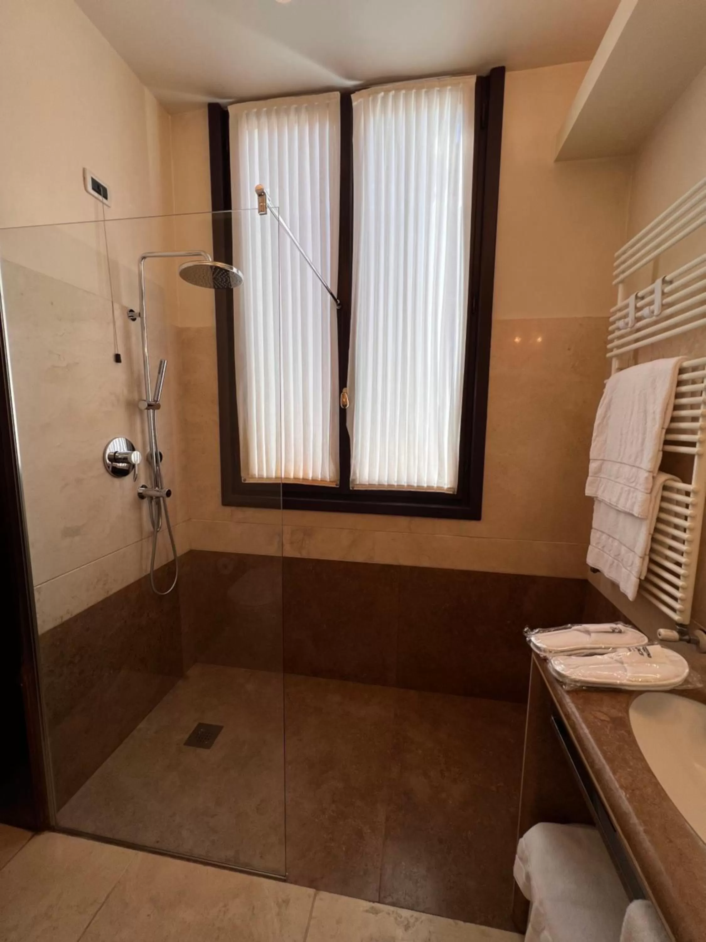 Bathroom in Ruzzini Palace Hotel