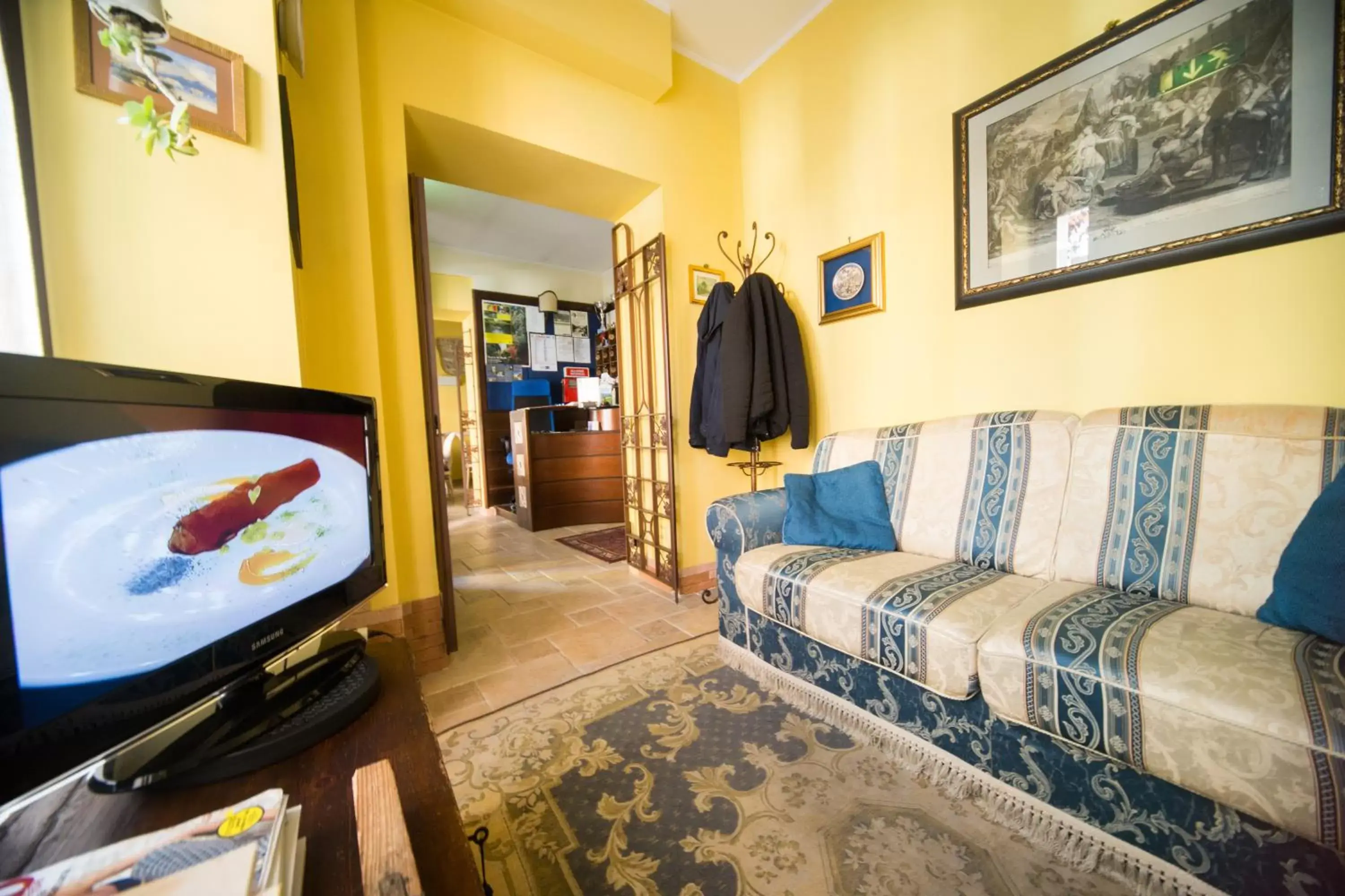 Communal lounge/ TV room, Lobby/Reception in Hotel Il Tiglio