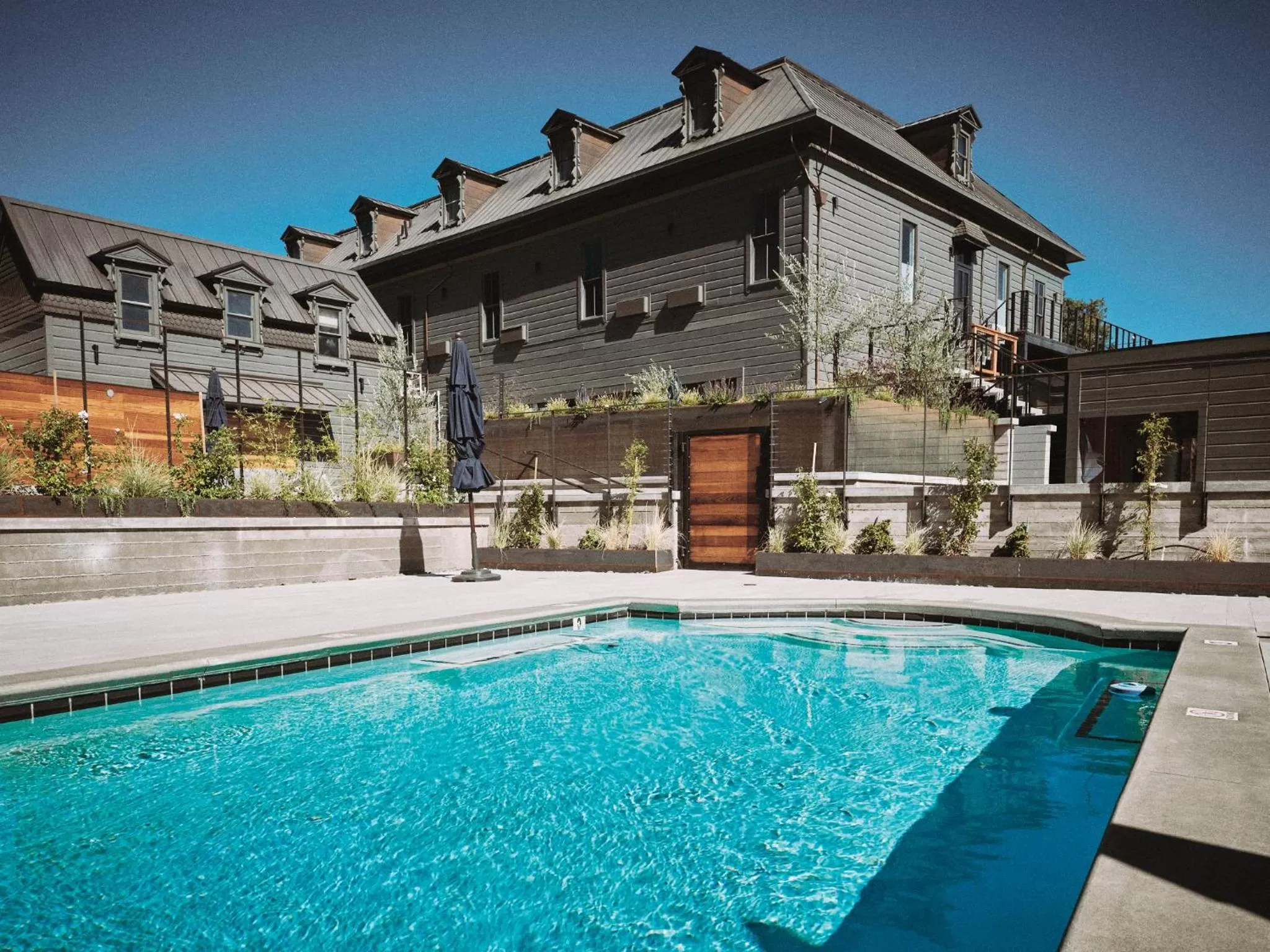 Swimming pool in Thatcher Hotel