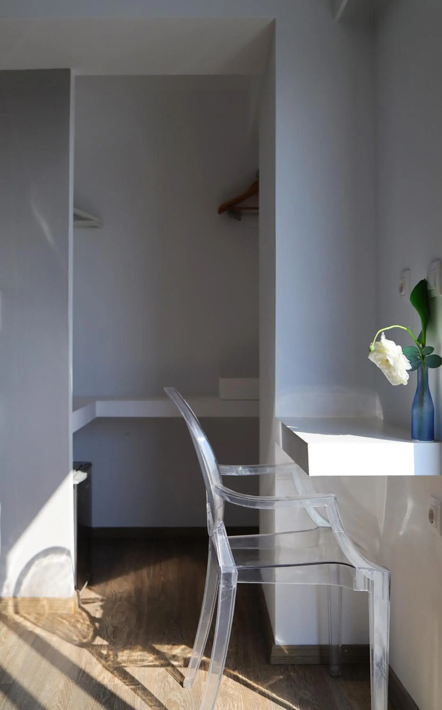 wardrobe, Bathroom in Elite Hotel