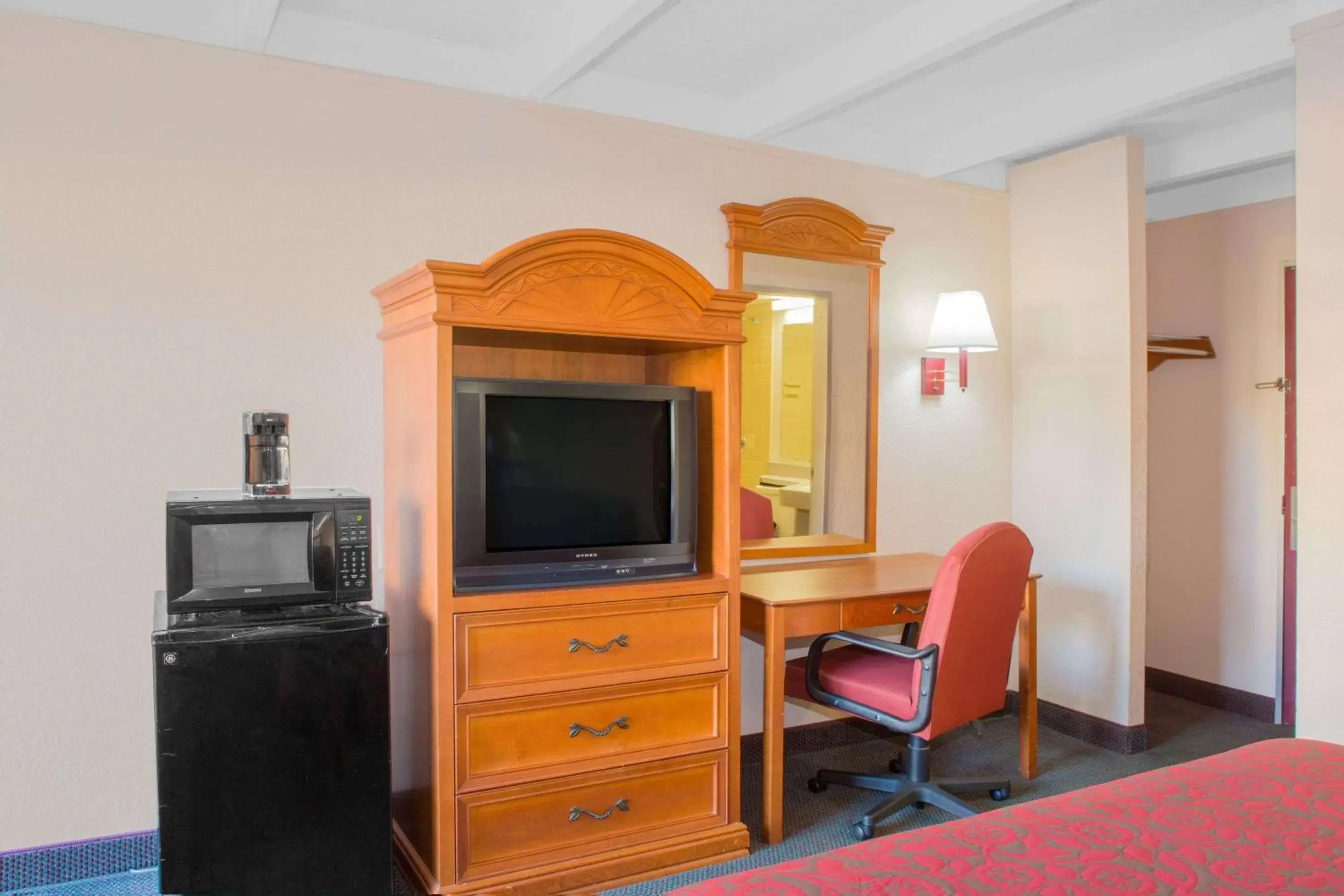 Photo of the whole room, TV/Entertainment Center in Days Inn by Wyndham Tallahassee University Center
