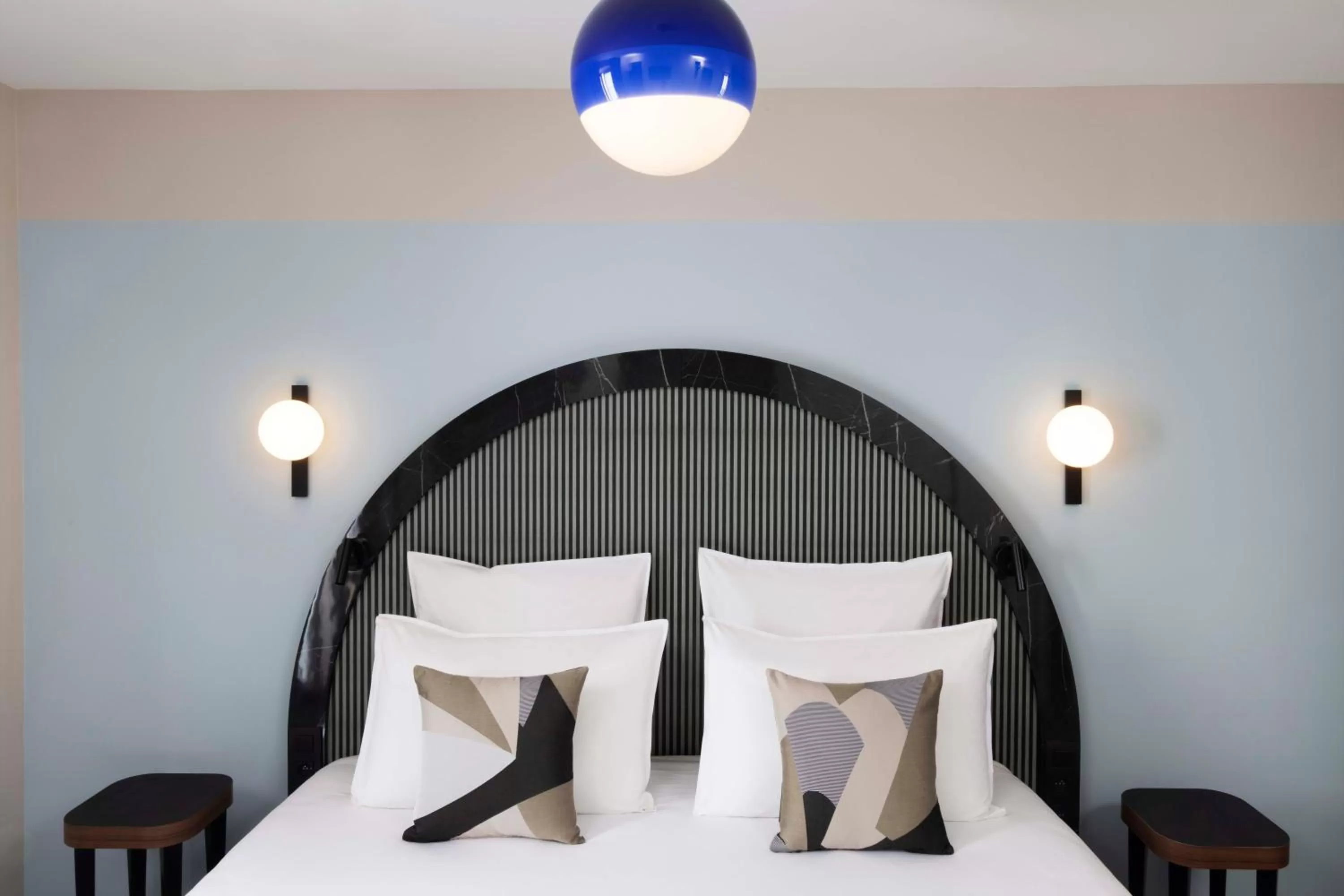 Bedroom, Bed in Hôtel Regina Opéra Grands Boulevards