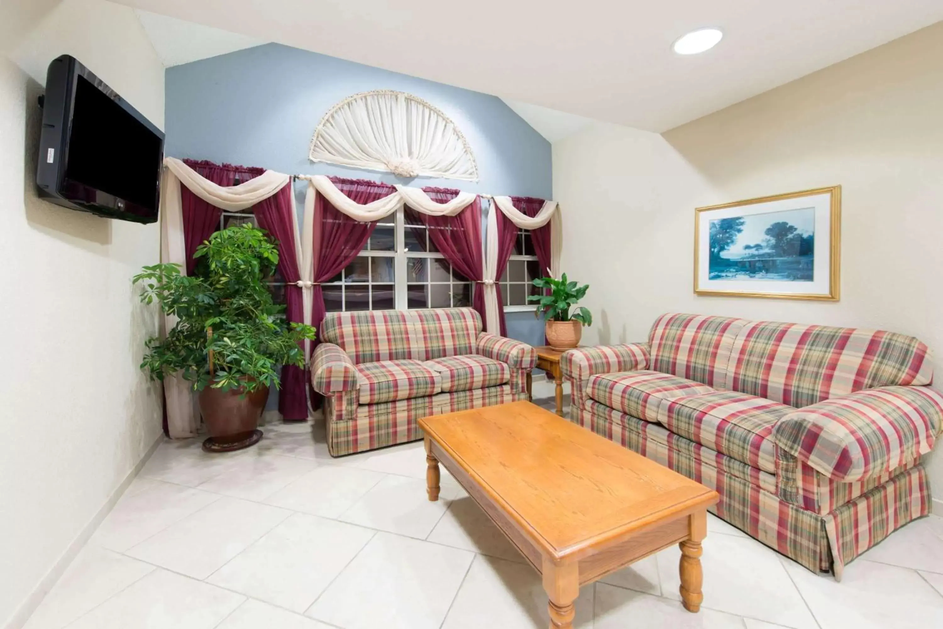 Lobby or reception, Seating Area in Microtel Inn Georgetown - Lexington North